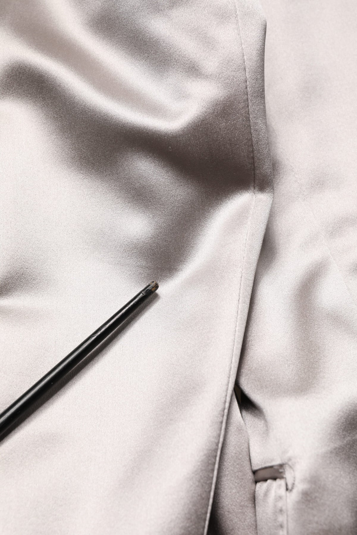 Discover the Dolce & Gabbana Silver SICILIA Blazer, a masterpiece of silk craftsmanship that embodies timeless elegance and sophistication for the discerning individual.