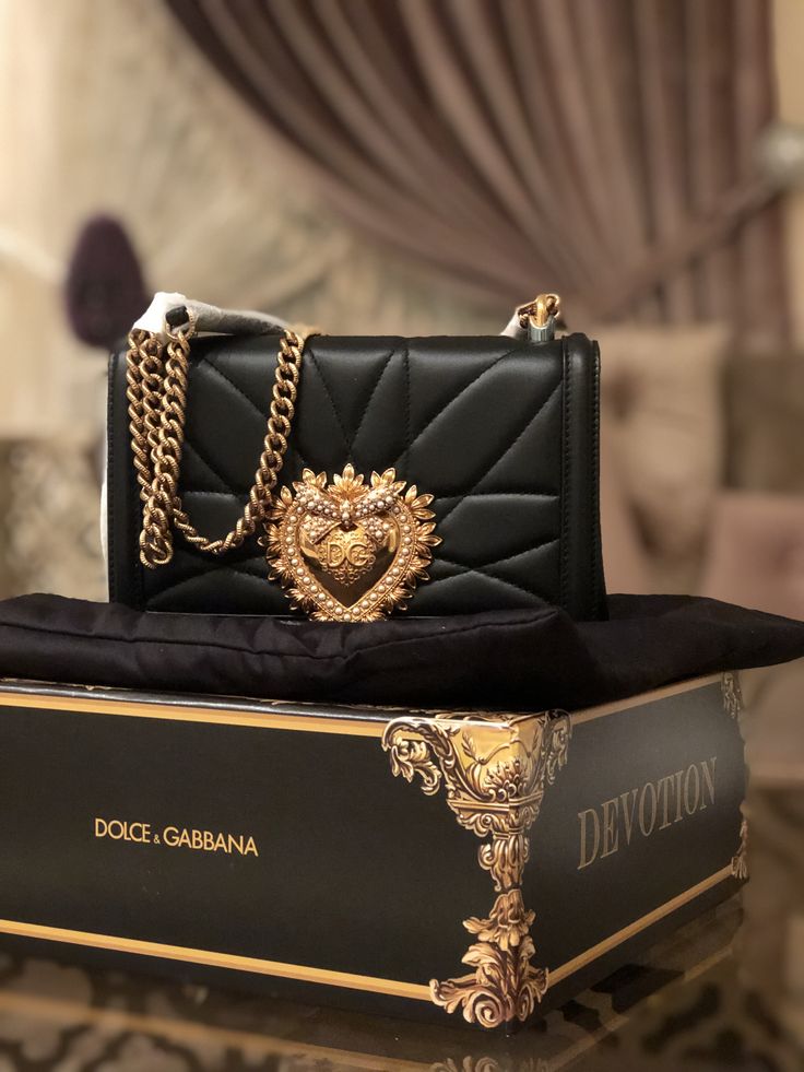 10 Must-Have Dolce & Gabbana Accessories for Every Wardrobe!