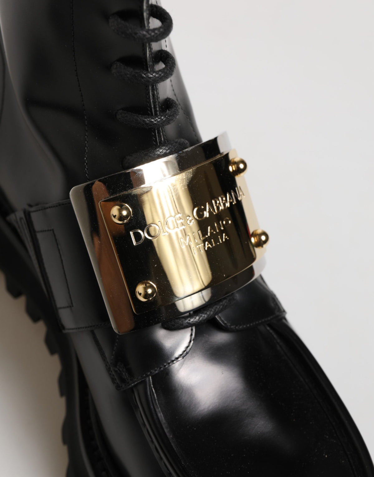 Elevate your style with Dolce & Gabbana's Black Leather DG Plaque Lace Up Boots, a masterpiece of Italian craftsmanship that embodies timeless elegance and luxurious versatility.