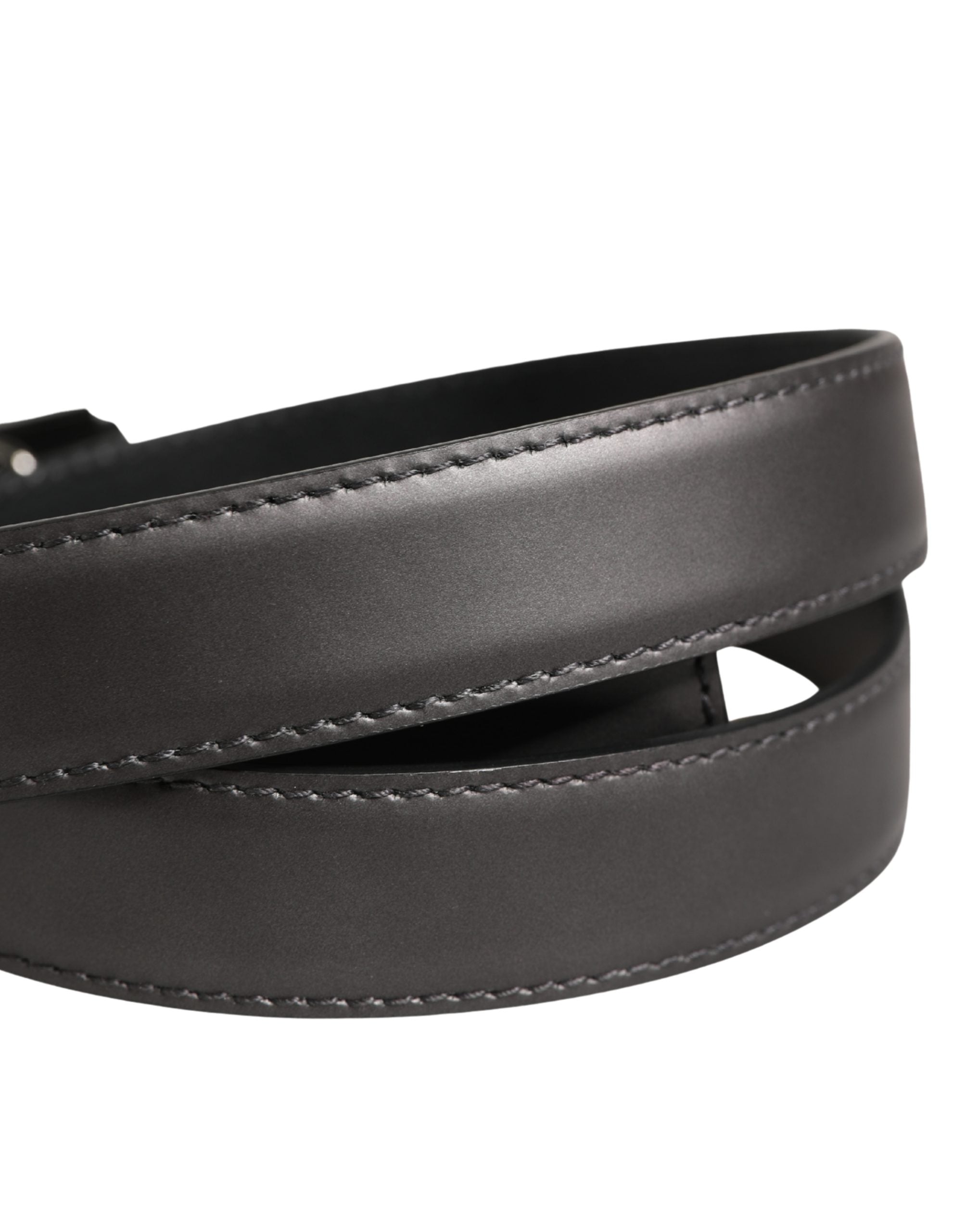 Elevate your style with the Dolce & Gabbana Men Silver Classic Leather Square Buckle Belt, a testament to Italian craftsmanship and timeless elegance, perfect for the discerning individual.