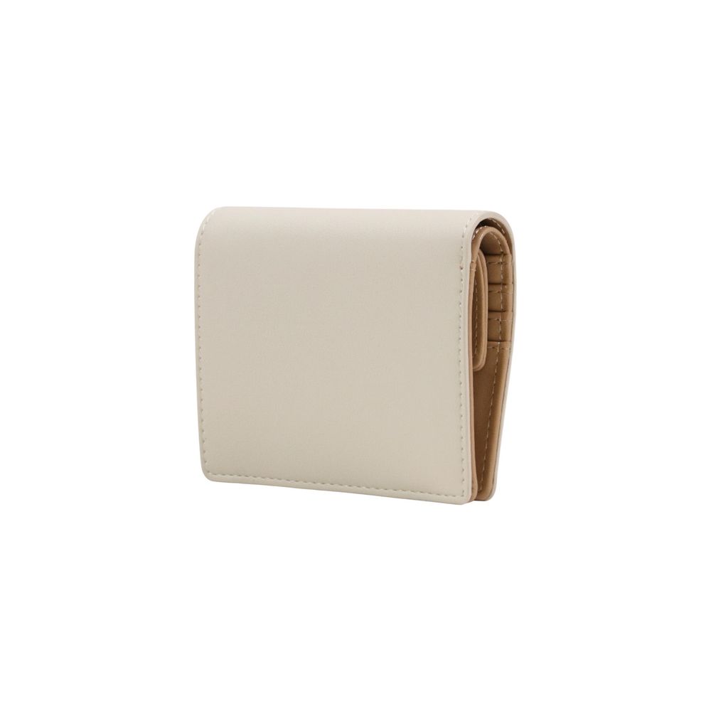 Discover the Love Moschino Beige Polyethylene Wallet, a blend of exquisite craftsmanship and modern elegance, perfect for the discerning individual seeking luxury and style.