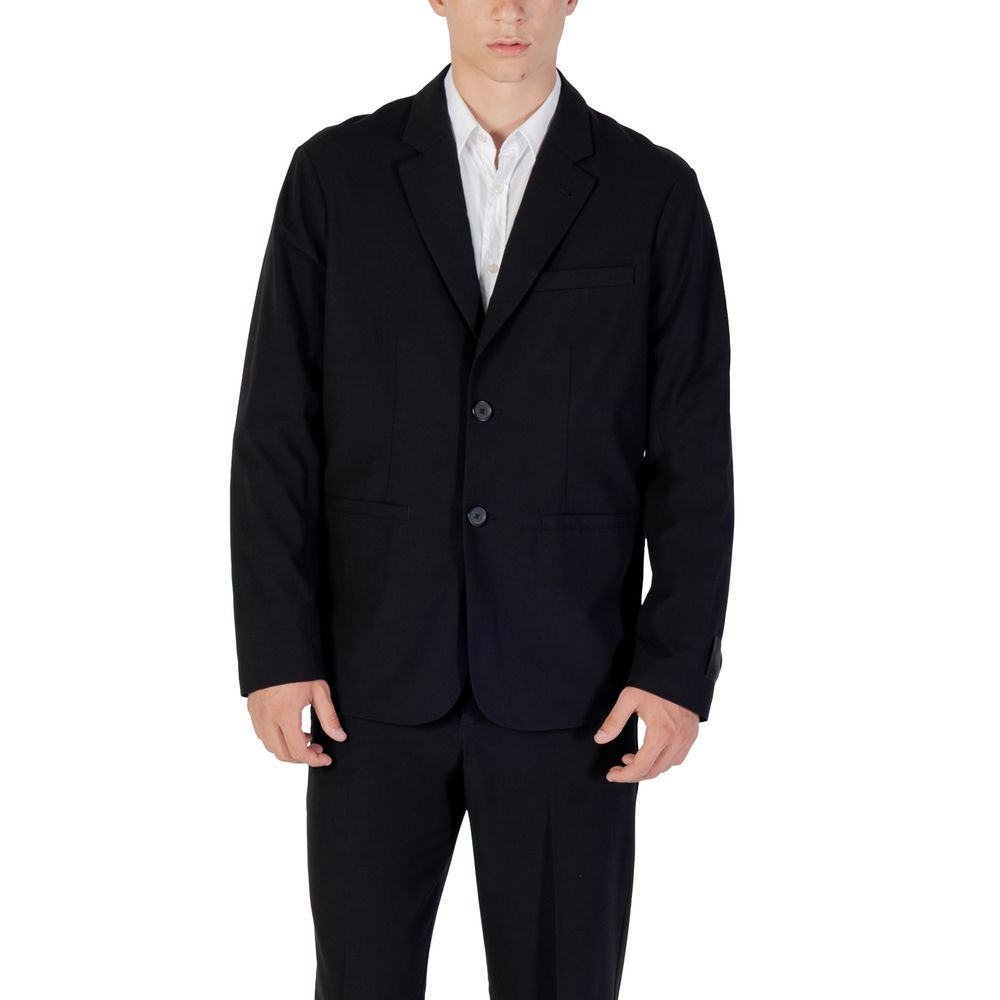 Elevate your wardrobe with the Armani Exchange Black Lyocell Blazer, a timeless blend of luxury and modern elegance, crafted for the discerning individual.
