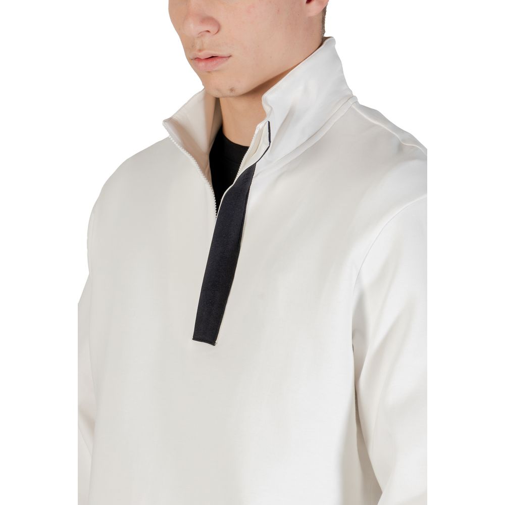 Elevate your style with the Armani Exchange Cream Cotton Sweatshirt, crafted from a luxurious blend for unparalleled comfort and modern sophistication.