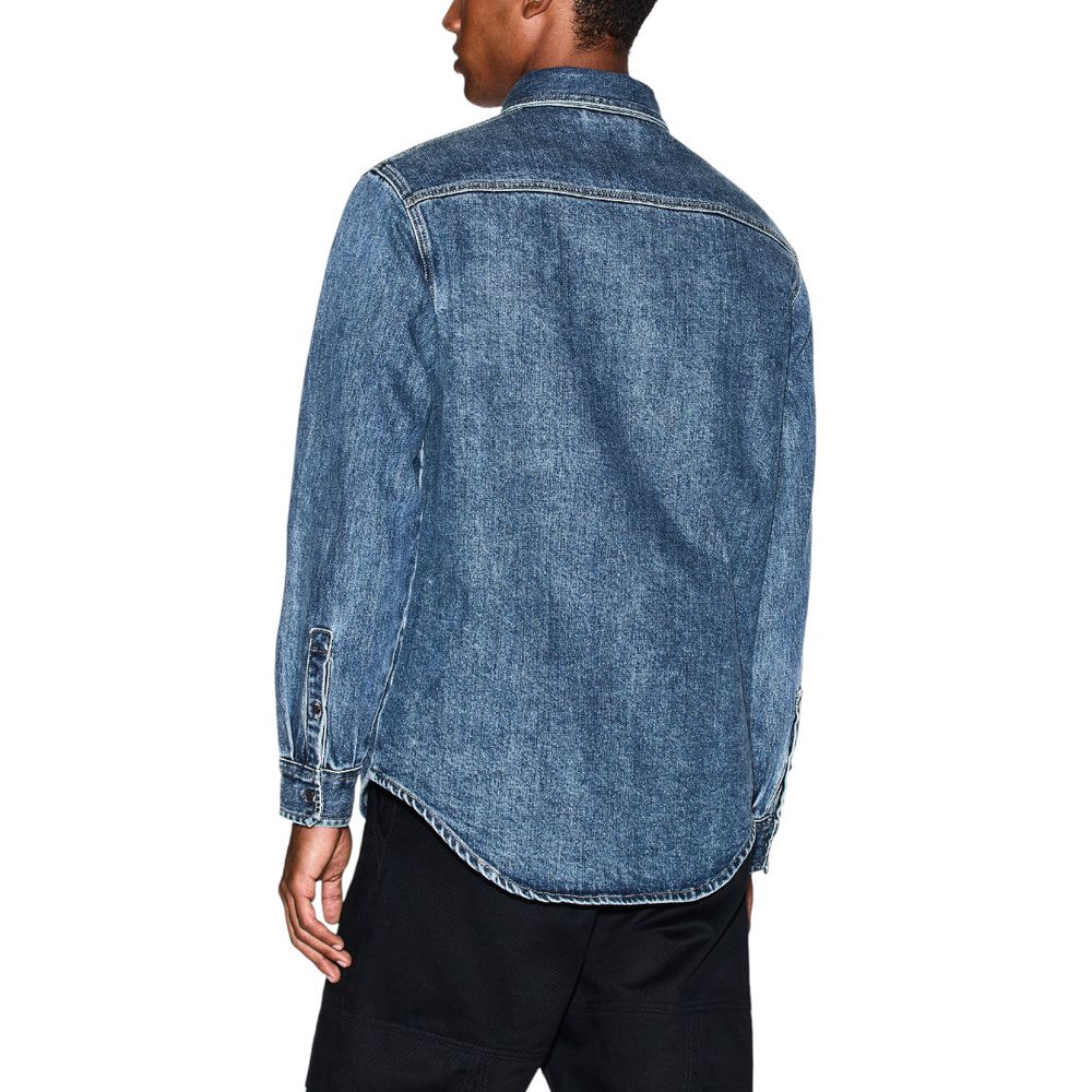 Elevate your wardrobe with the Armani Exchange Blue Denim Shirt from the FW25 collection, a luxurious blend of comfort and sophistication crafted for the discerning individual.
