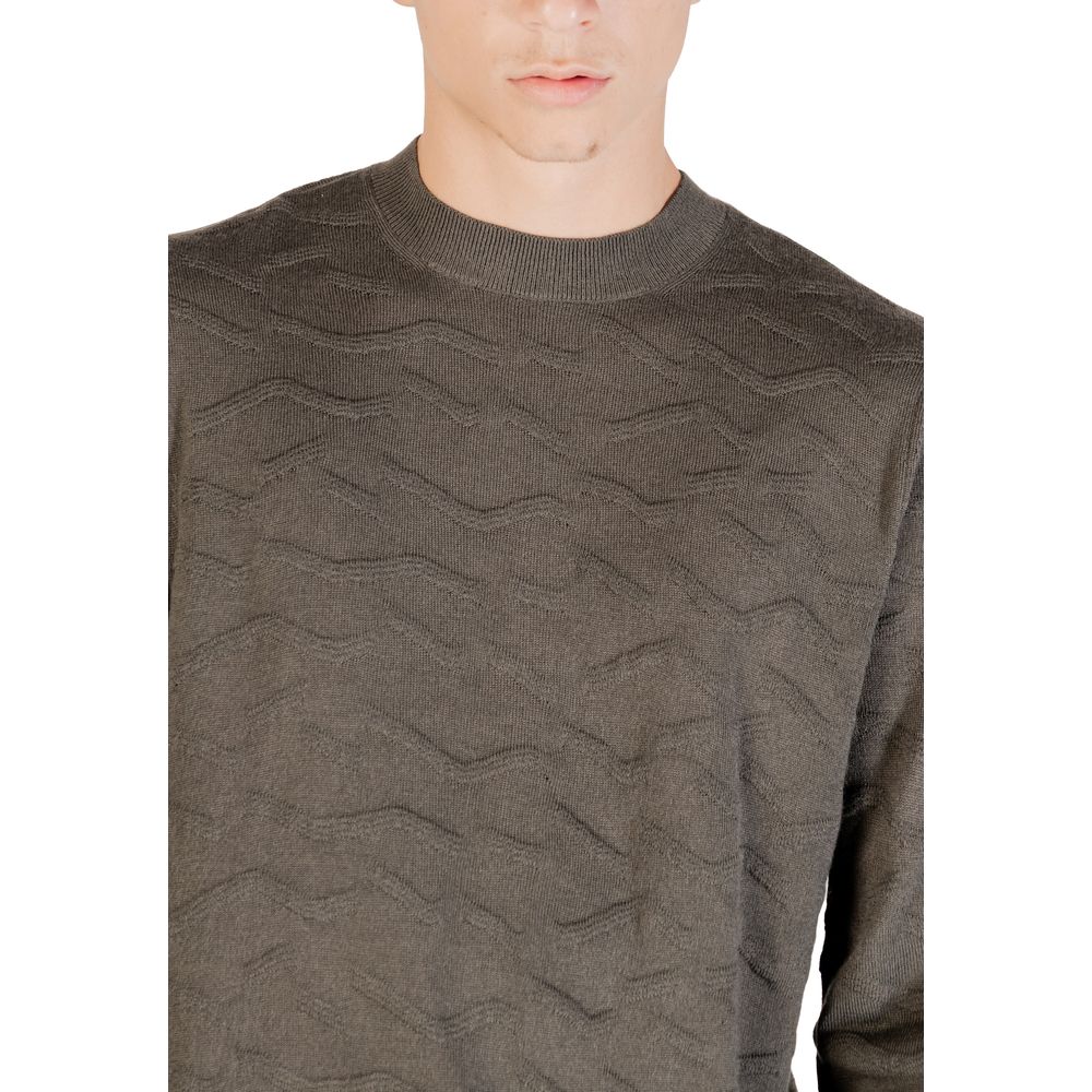 Indulge in the Armani Exchange Green Marabou Sweatshirt, a luxurious blend of acrylic and wool, epitomizing sophistication and timeless elegance for every occasion.