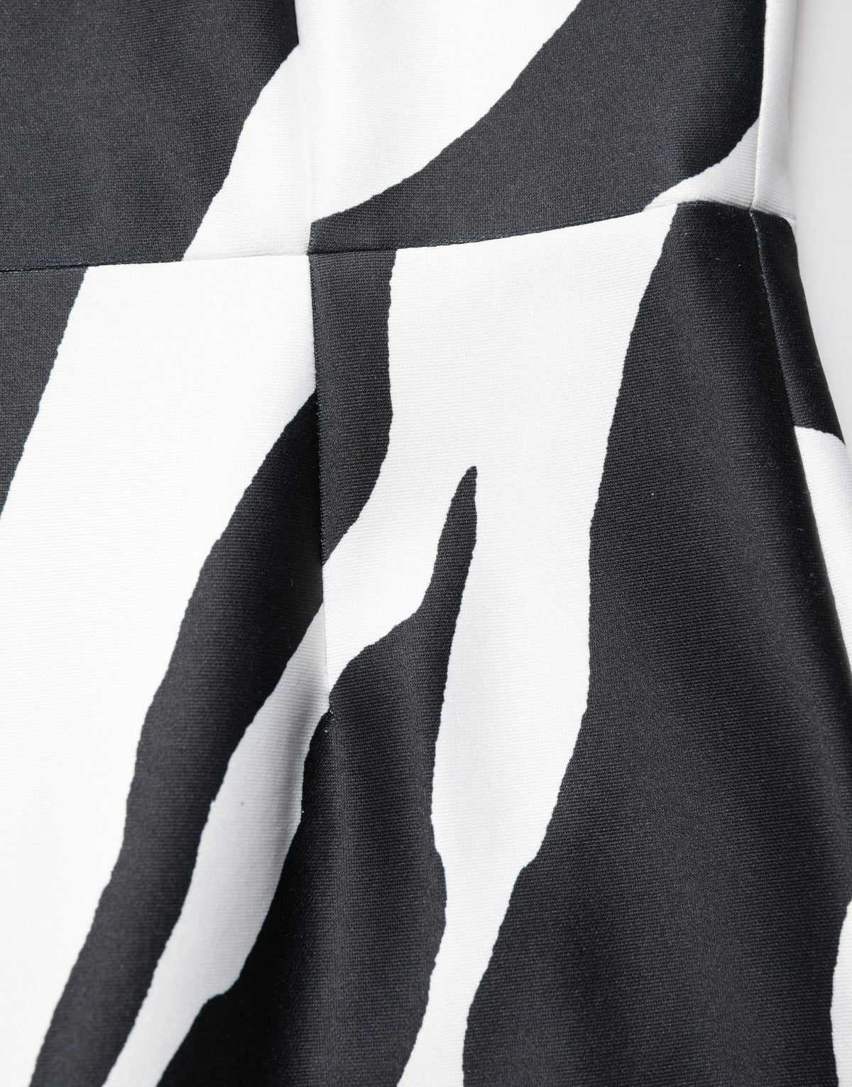 Elevate your wardrobe with the Dolce & Gabbana Black White Zebra Pattern Jumpsuit, a luxurious blend of exquisite craftsmanship and bold elegance, perfect for any occasion.