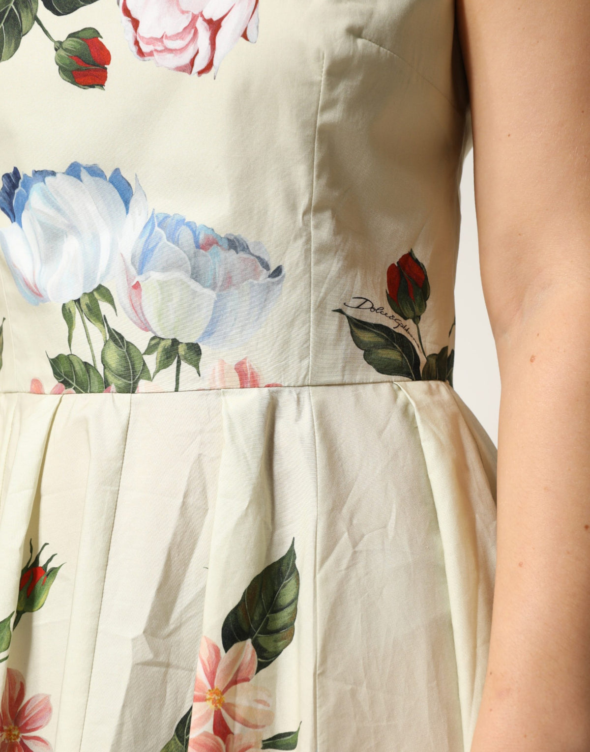 Indulge in the exquisite Dolce & Gabbana Beige Floral Sleeveless A-line Midi Dress, a masterpiece of Italian craftsmanship that embodies timeless elegance and luxurious allure.