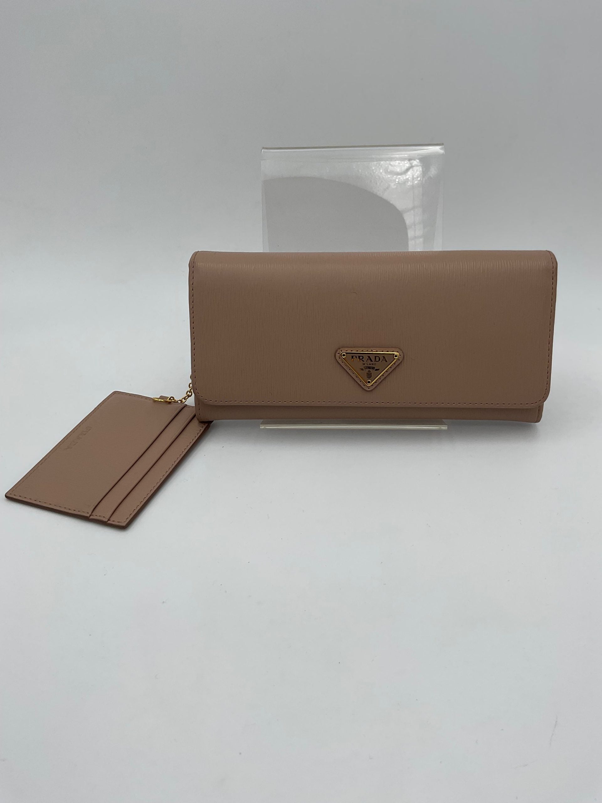Discover the Prada PRADA Powder Saffiano Wallet, a masterpiece of luxury and craftsmanship, designed for those who embrace elegance and sophistication.