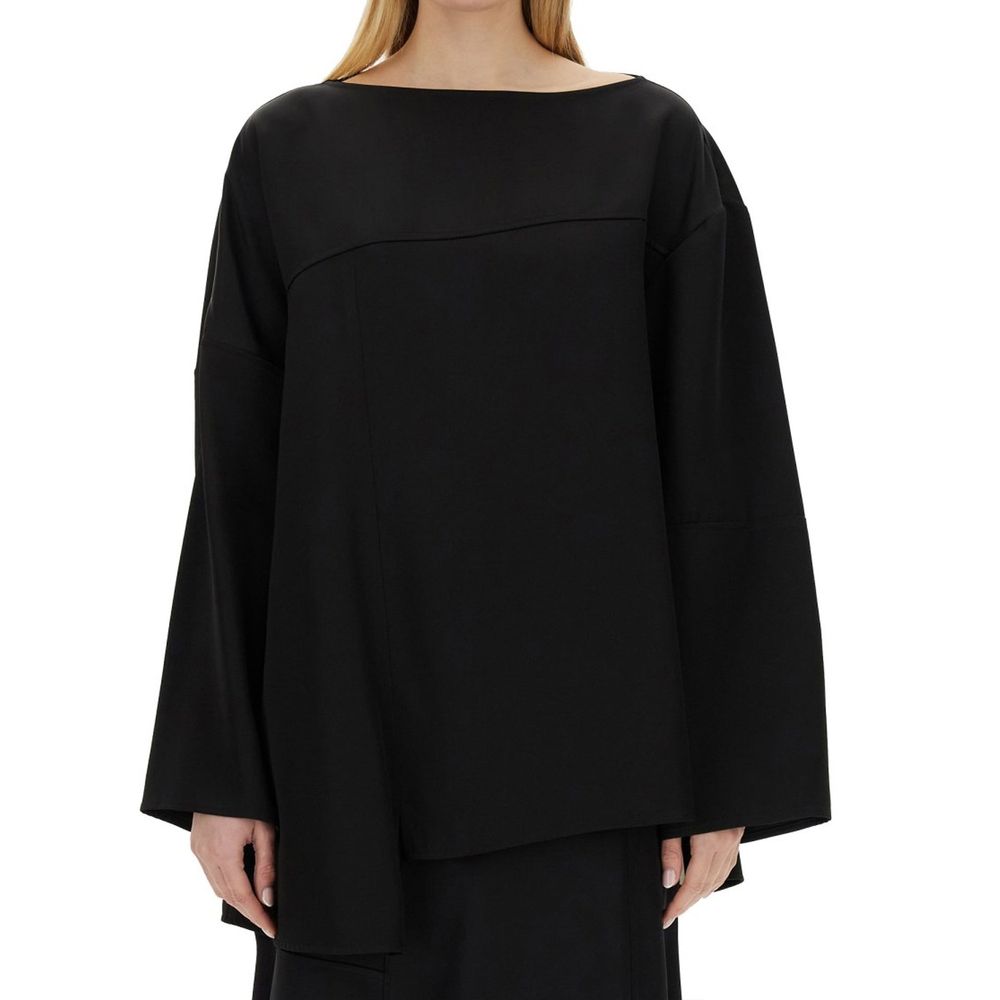 Elevate your wardrobe with the Jil Sander Black Silk Blouse, a fusion of silk and viscose that embodies Italian craftsmanship and sophisticated allure.