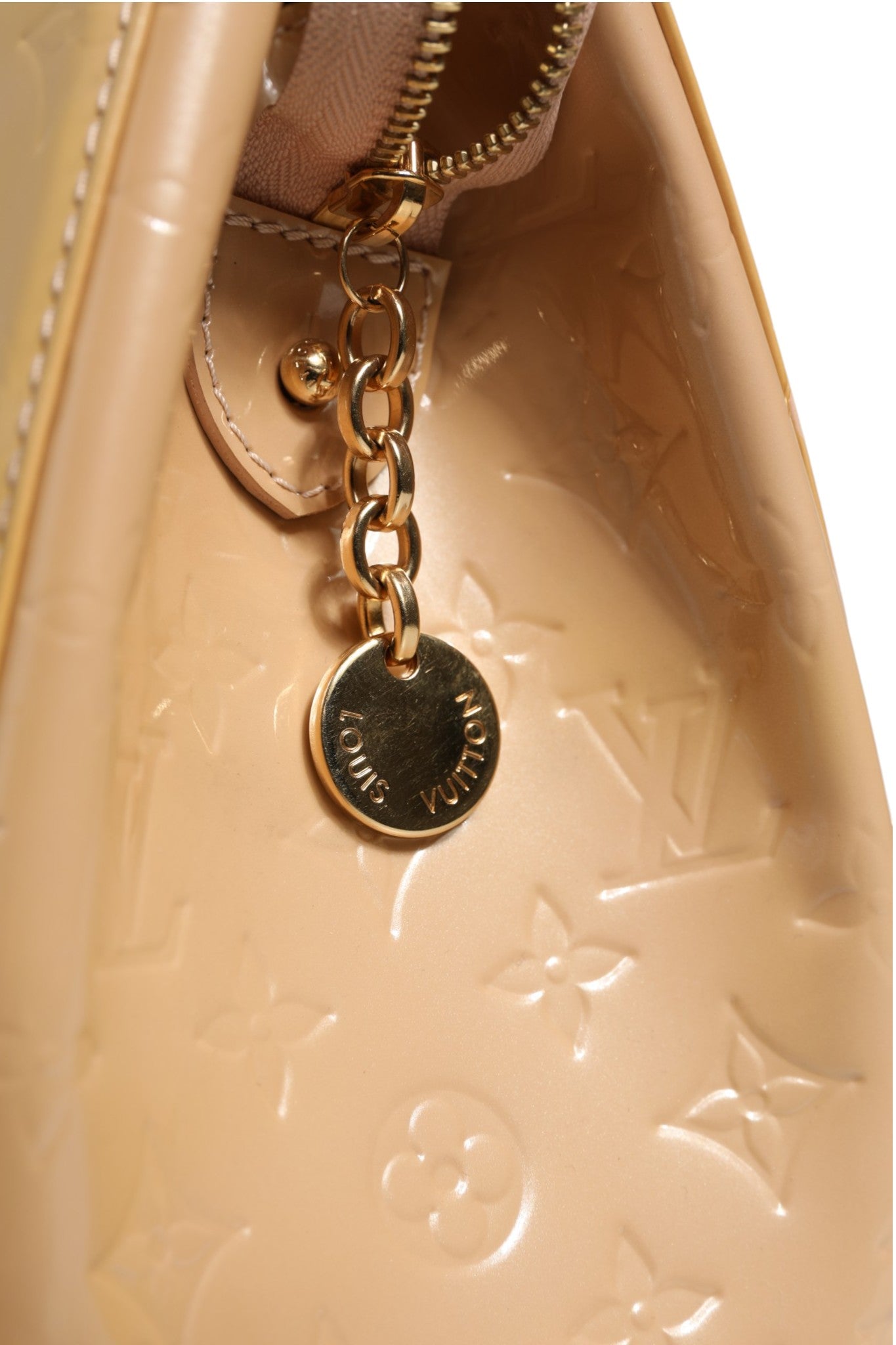 Discover the Louis Vuitton Monogram Vernis Brea MM in Beige Poudre, a timeless masterpiece that embodies exquisite craftsmanship and luxurious elegance for every occasion.
