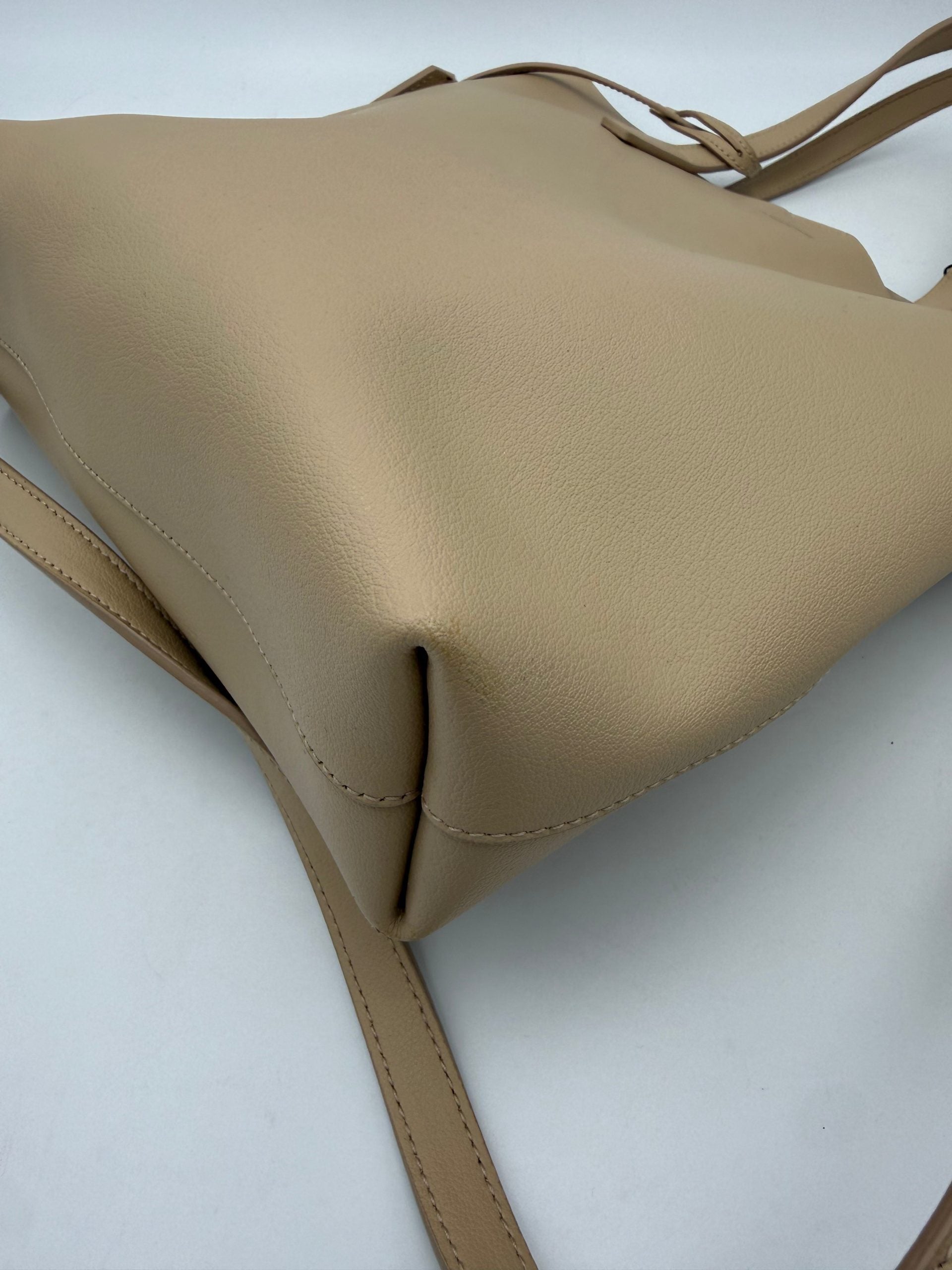 Elevate your style with the Saint Laurent SAINT LAURENT SHOPPING Beige Bag, a masterpiece of fine calf leather and golden accents, embodying timeless luxury and sophistication.