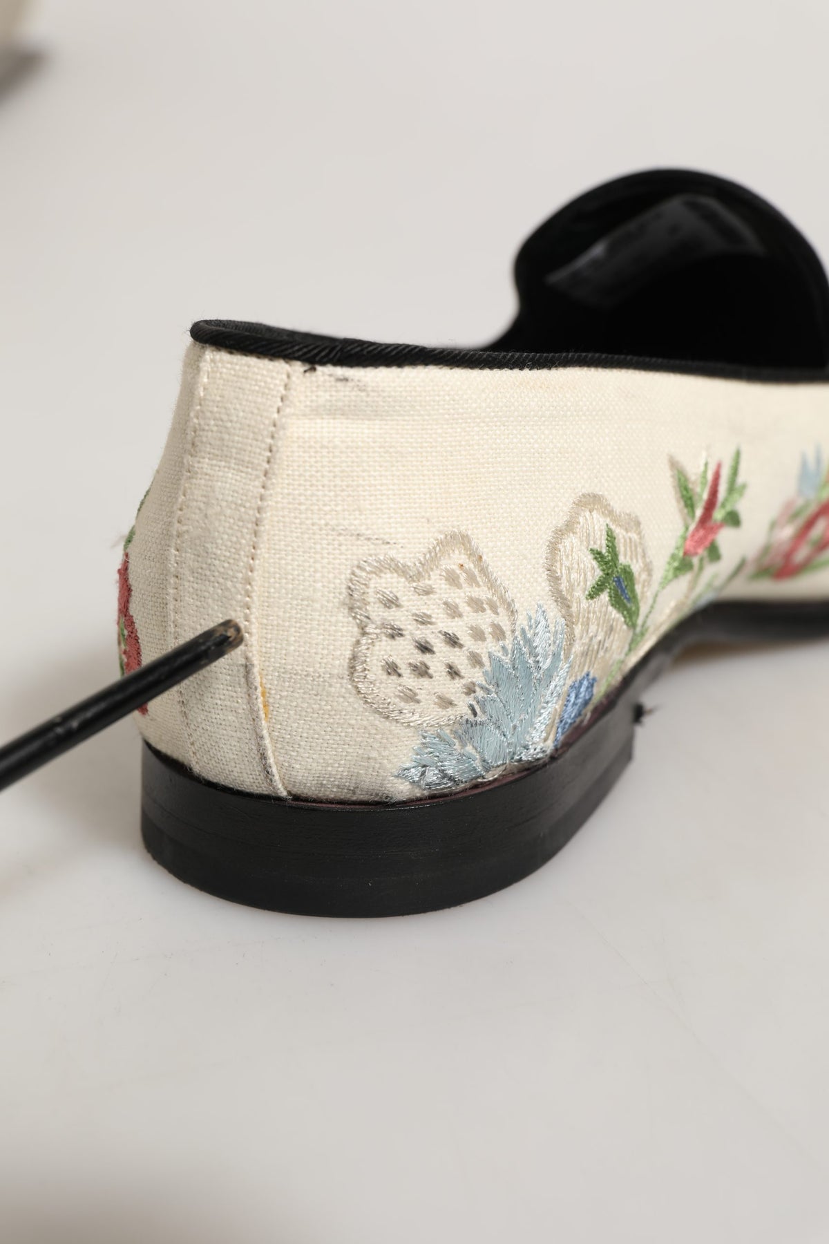Dolce & Gabbana White Floral Embroidery Loafers - Exquisite Luxury