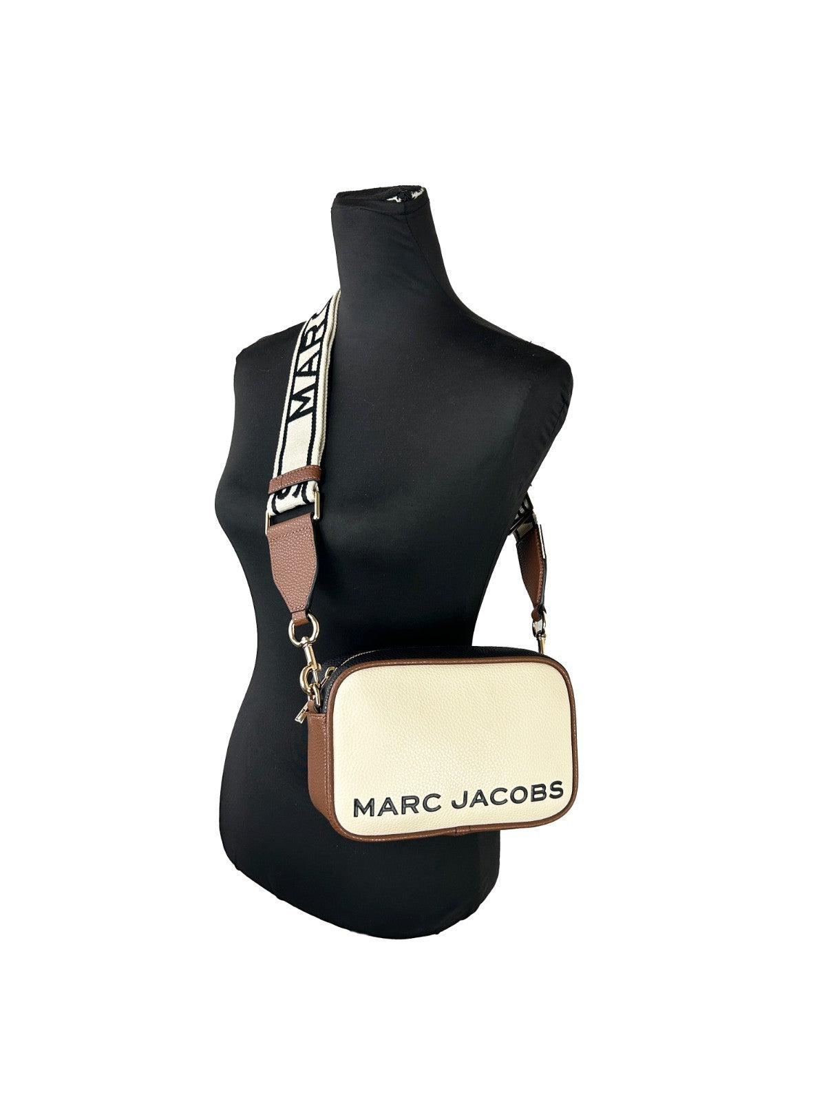 Indulge in the Marc Jacobs Flash Leather Camera Crossbody Bag, a masterpiece of artisanal luxury, blending exquisite craftsmanship with timeless elegance for the discerning individual.