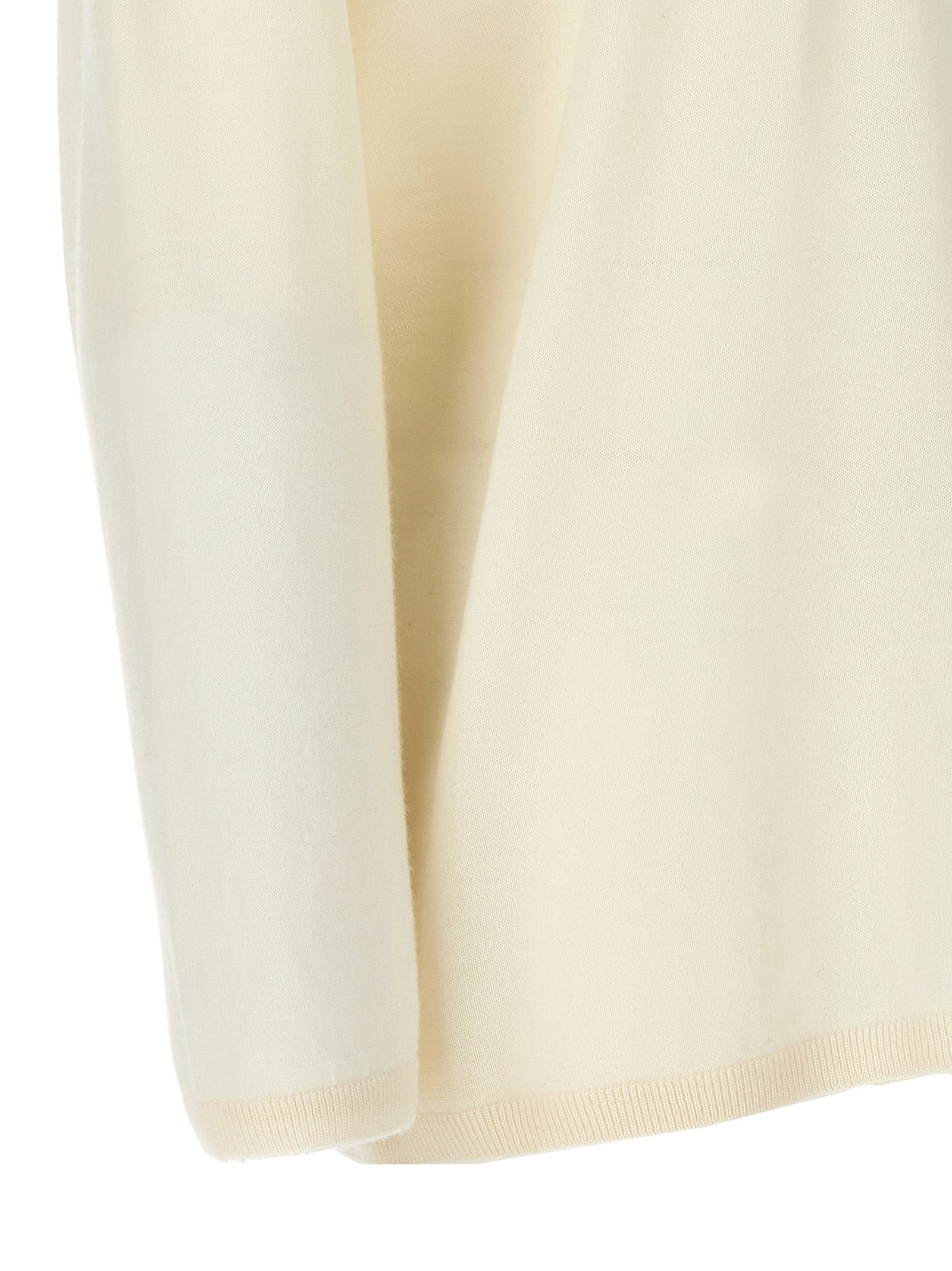 Experience the epitome of elegance with the Max Mara White Cashmere Cardigan, a luxurious 100% cashmere piece that transcends seasons and styles.