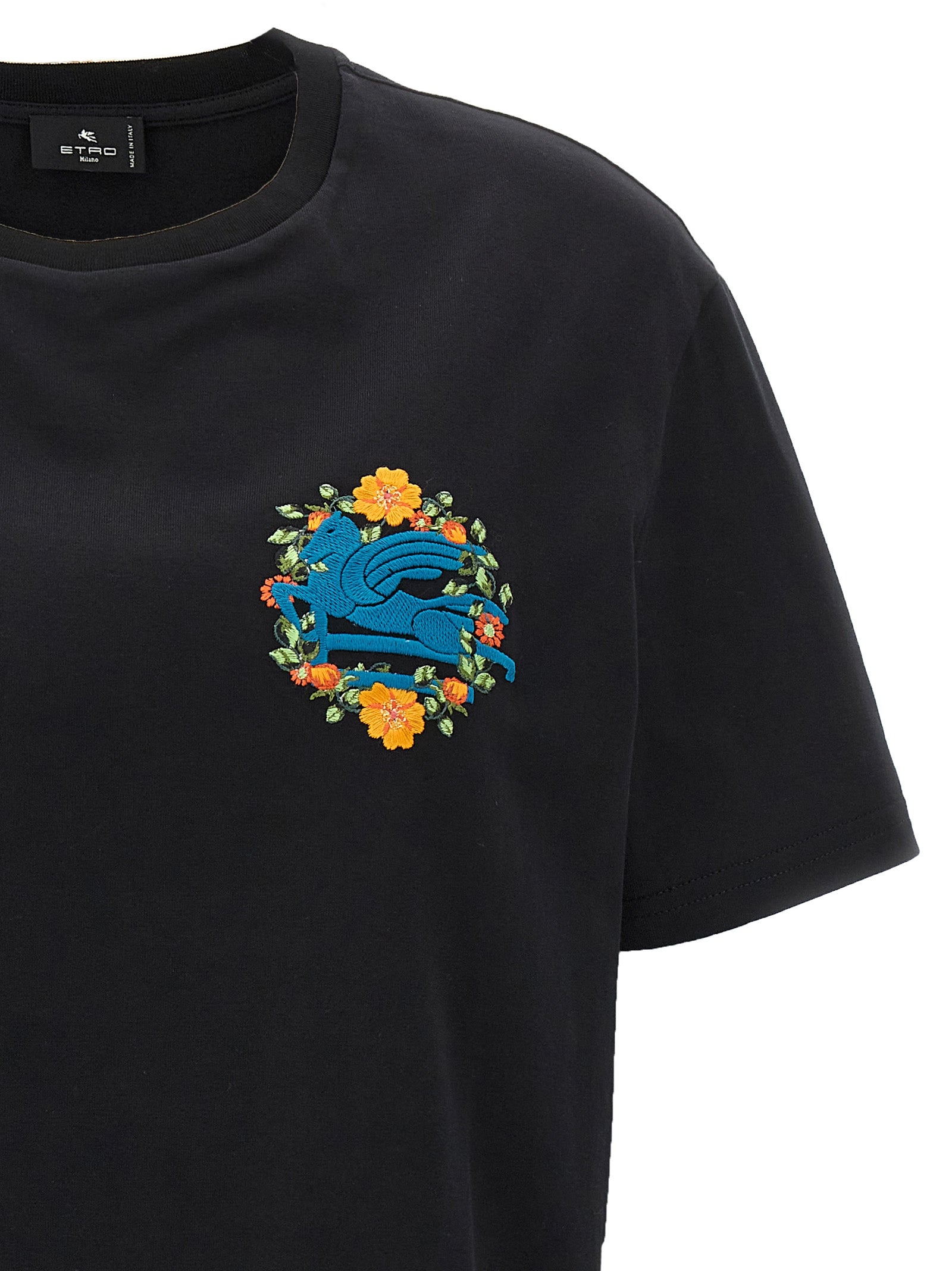 Elevate your wardrobe with the Etro Black Cotton T-Shirt, a luxurious blend of exquisite craftsmanship and timeless elegance, perfect for any sophisticated occasion.