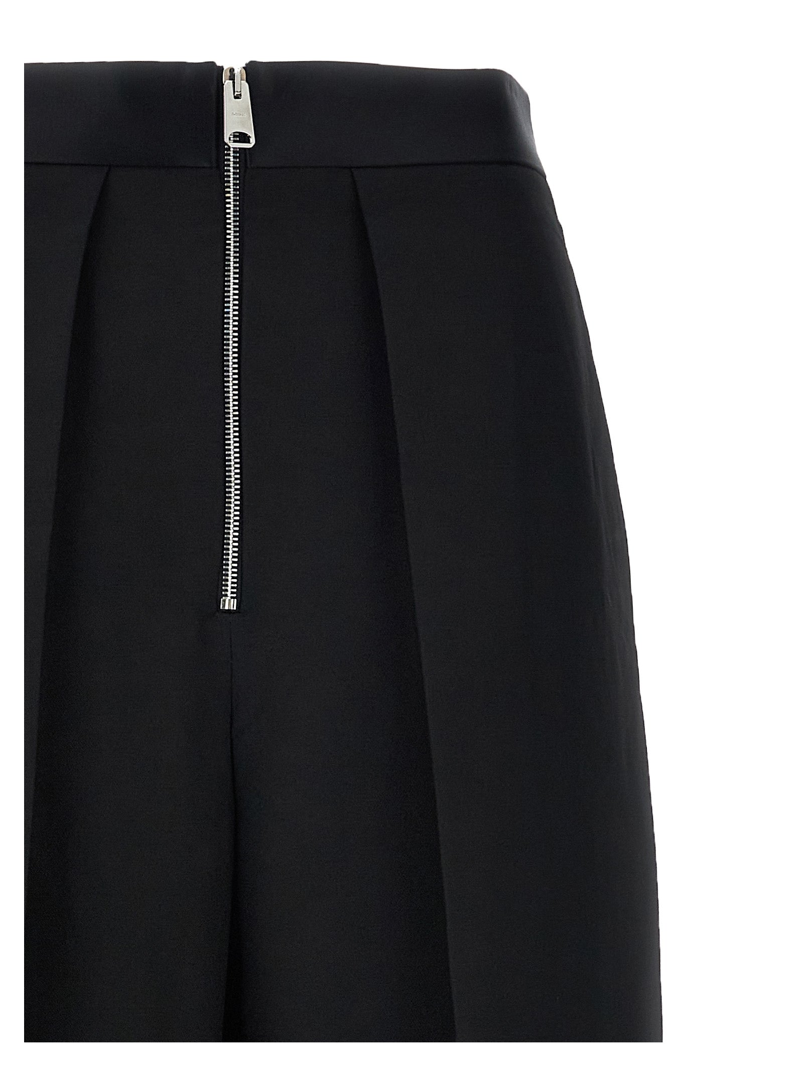 Elevate your wardrobe with Khaite's Black Viscose Casual Pants, a luxurious blend of elegance and sophistication, perfect for the discerning individual.