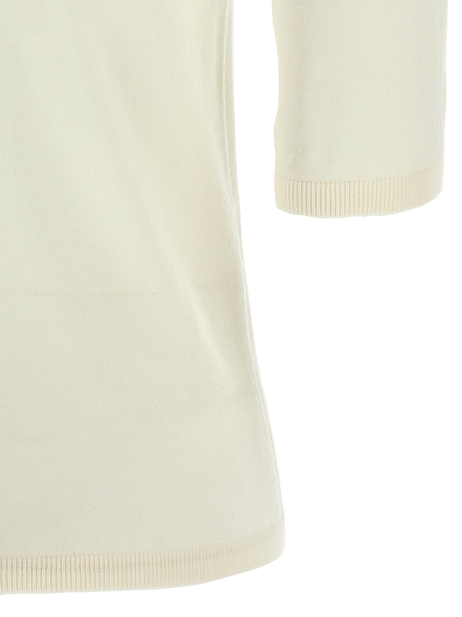Experience the exquisite allure of the Max Mara White Virgin Wool Cardigan, a testament to Italian craftsmanship, blending luxury and sophistication for the discerning wardrobe.