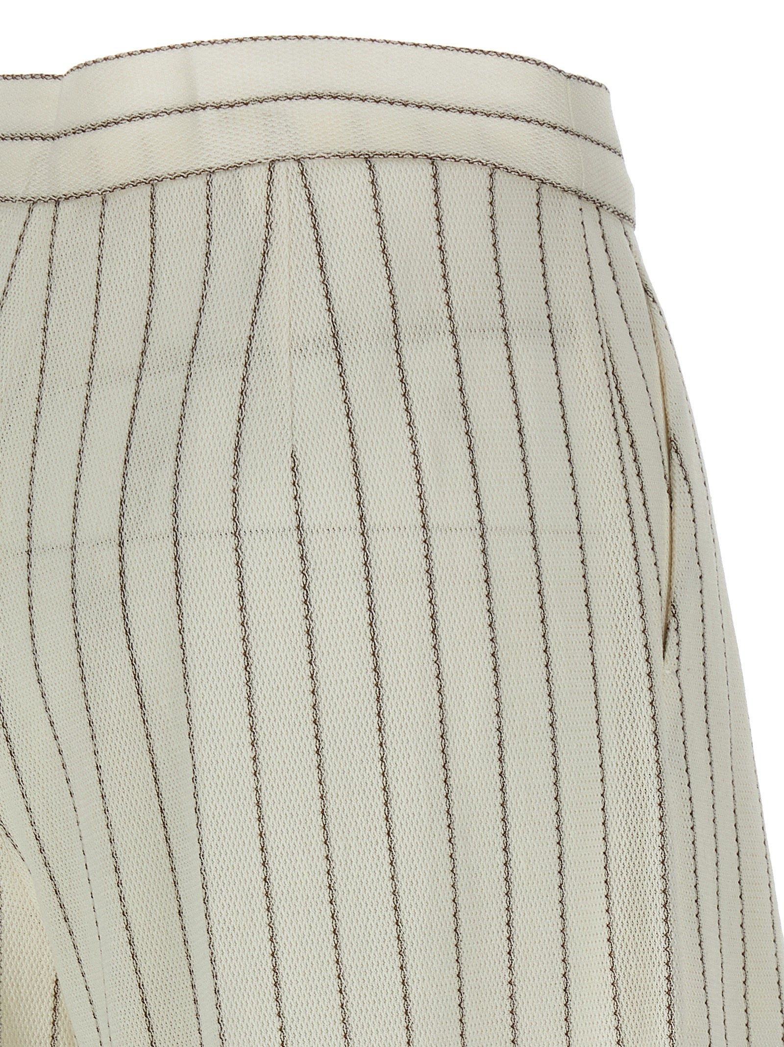 Elevate your wardrobe with Max Mara's White Cotton Casual Pants, a luxurious blend of cotton and linen, embodying sophisticated elegance and timeless allure.