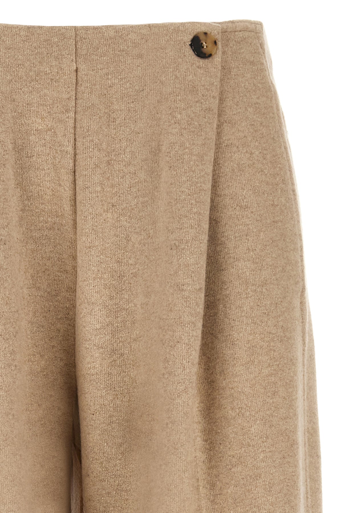 Elevate your wardrobe with Max Mara's Beige Cashmere Casual Pants, a luxurious blend of comfort and sophistication, crafted for the discerning individual.