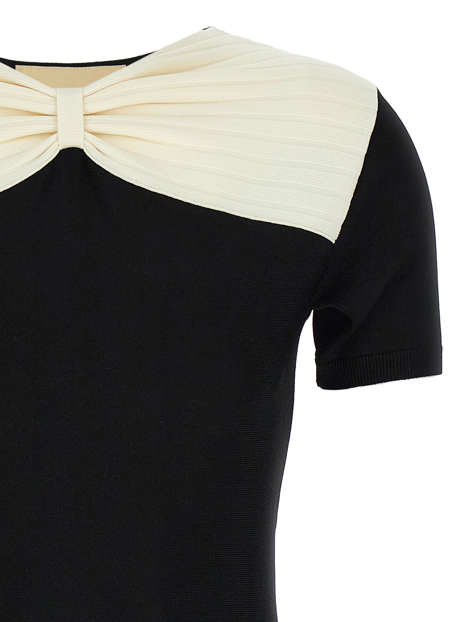 Discover the Valentino Garavani Black Viscose Short Dress, a masterpiece of Italian craftsmanship that embodies elegance and allure for the discerning individual.