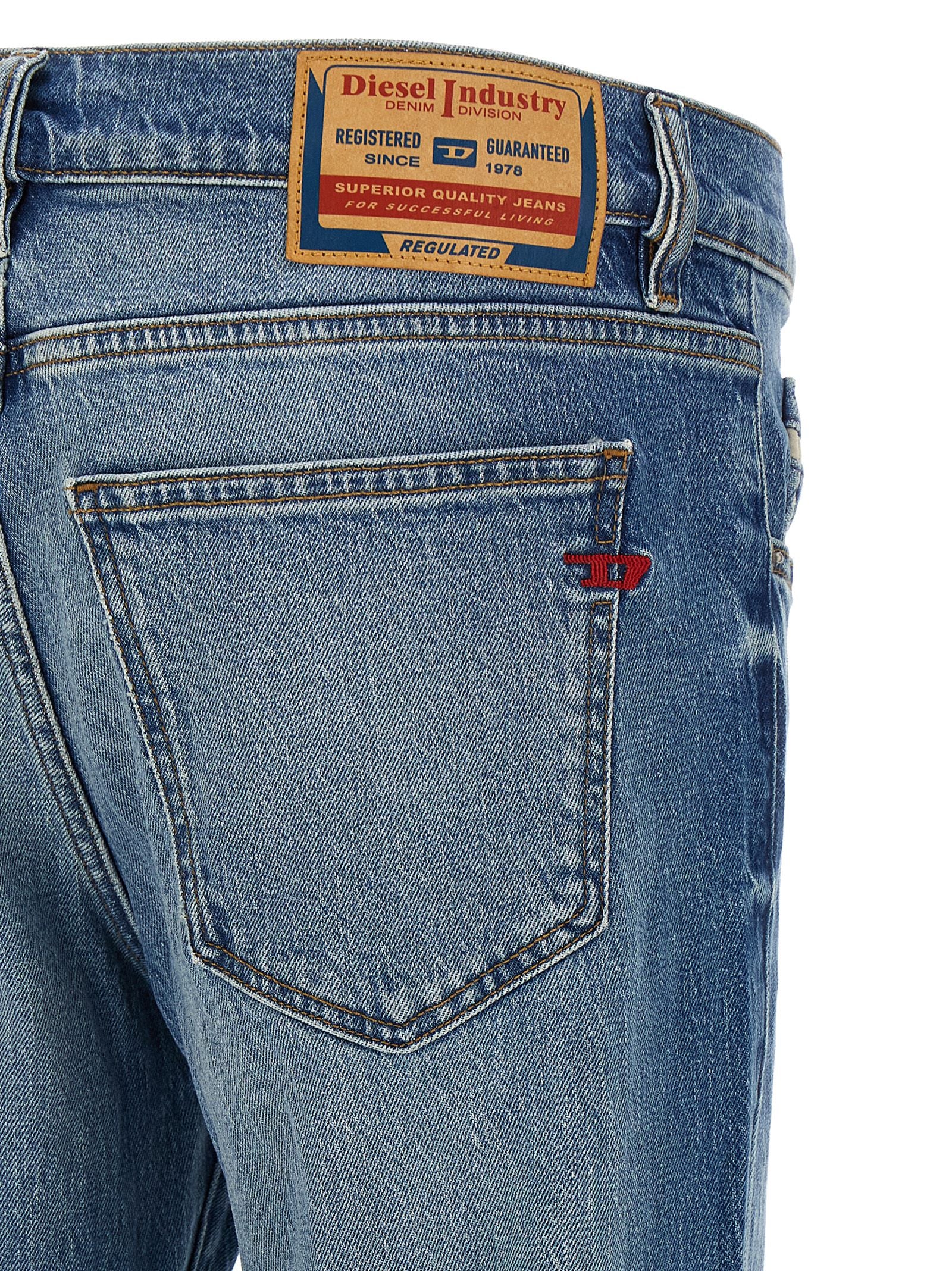Diesel Designer Straight-Leg Jeans - Luxurious Artisan Craftsmanship