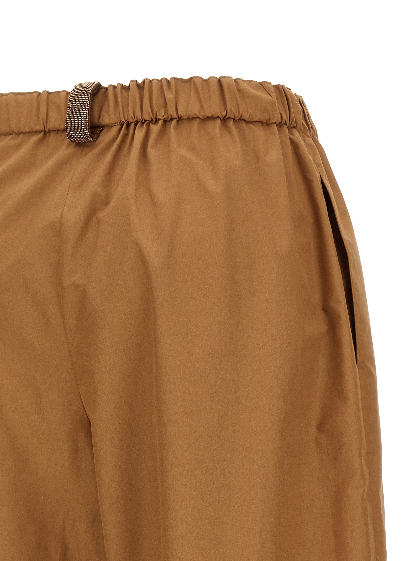 Elevate your wardrobe with Fabiana Filippi's brown cotton casual pants, where exquisite craftsmanship meets timeless elegance for the discerning individual.