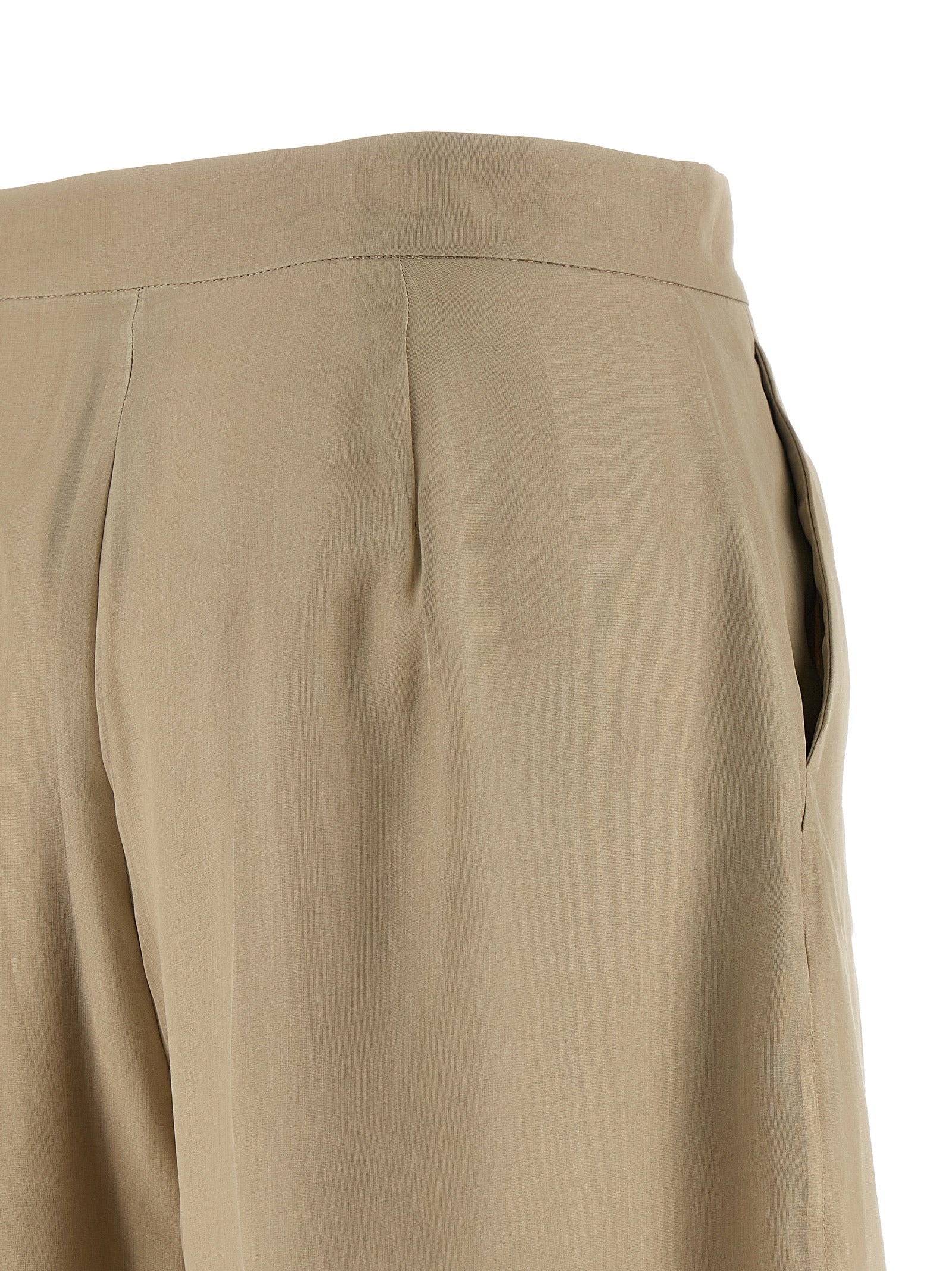Discover the elegance of Max Mara's beige silk casual pants, where Italian craftsmanship meets timeless luxury for the discerning individual.
