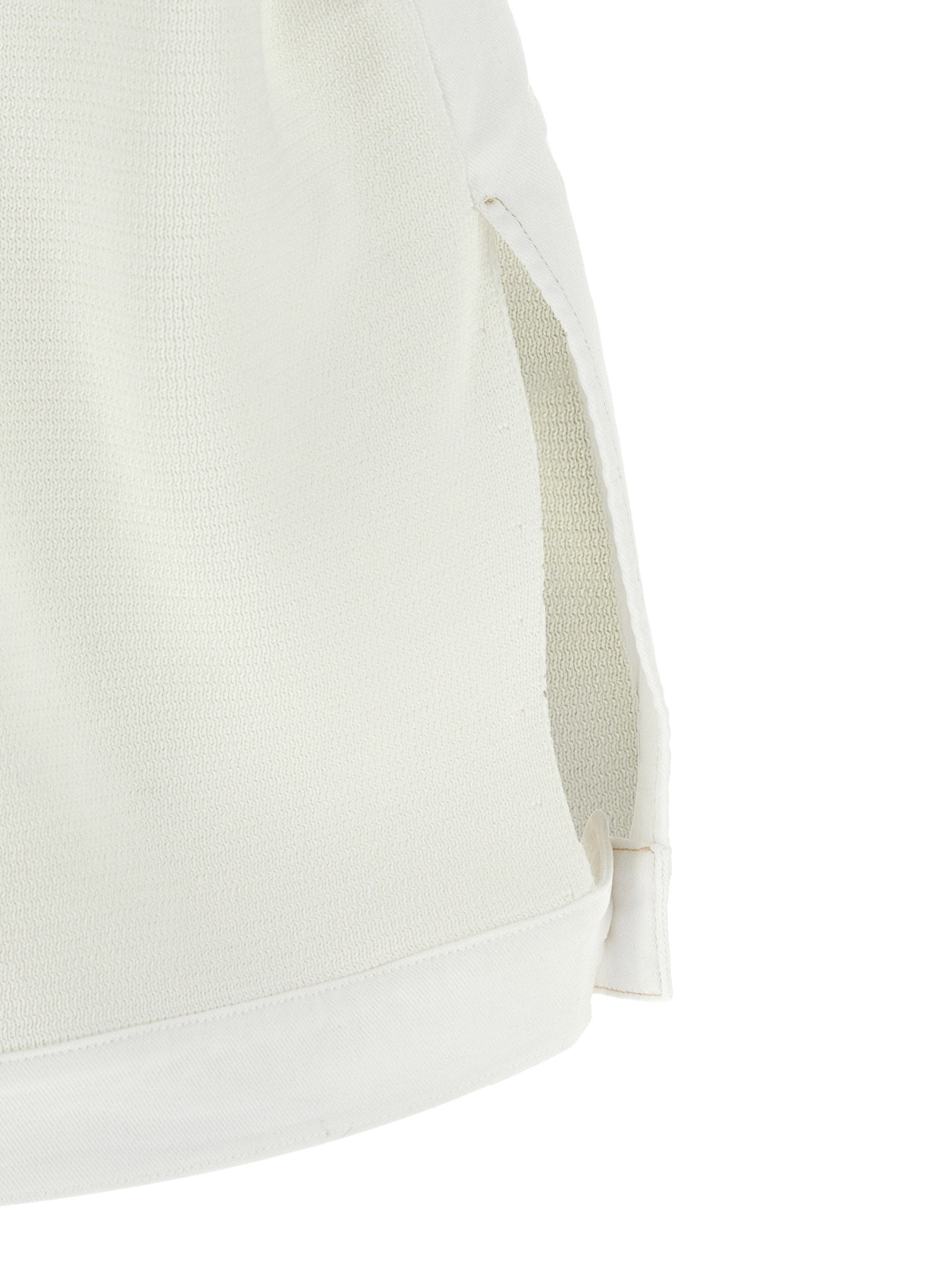 Discover the Fabiana Filippi White Cotton Sleeveless Jacket, a testament to Italian craftsmanship, blending elegance and modernity for the discerning individual.