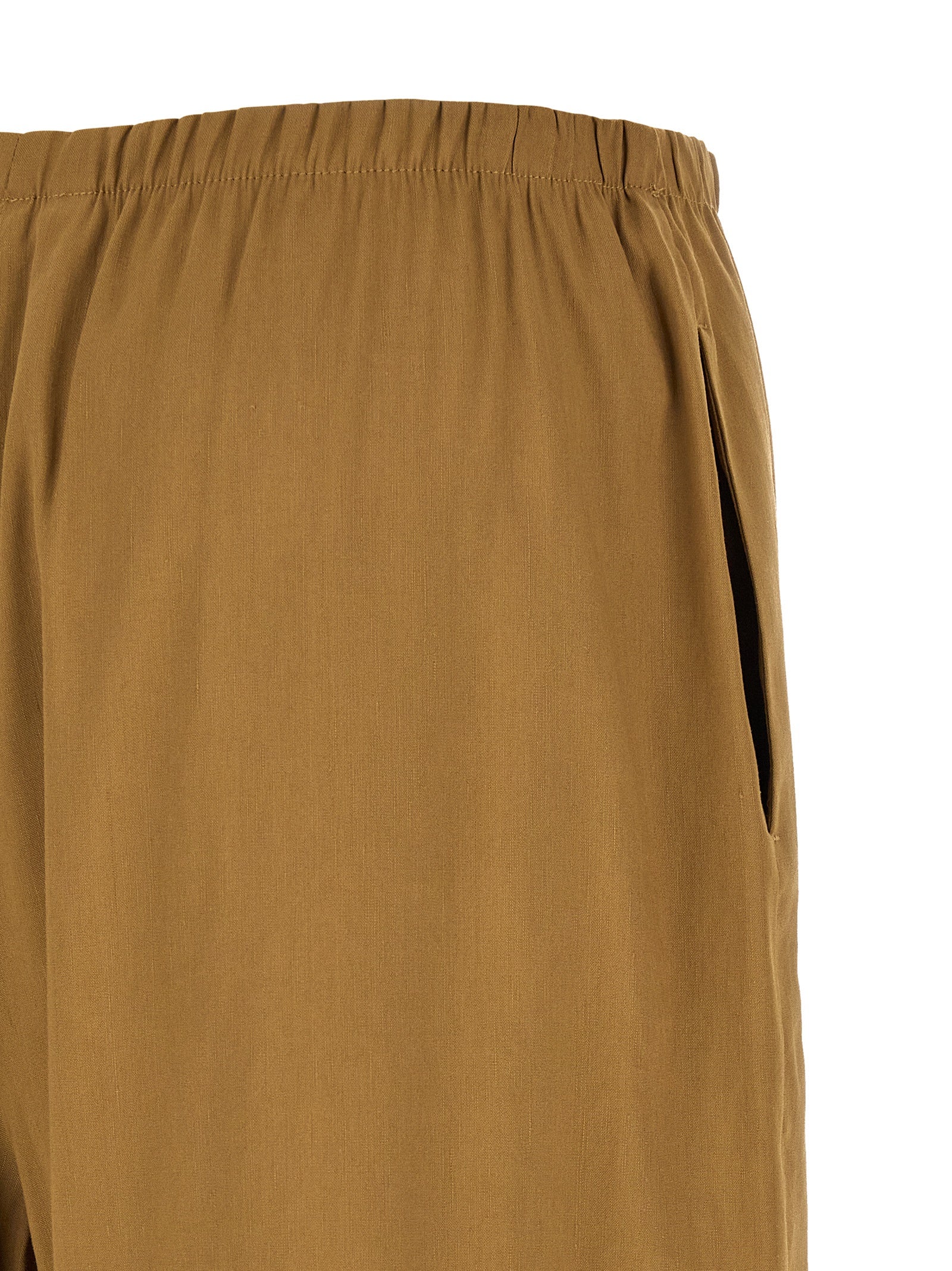 Indulge in the exquisite craftsmanship of Max Mara's Beige Linen Casual Pants from the MxpDestino collection, where luxurious comfort meets timeless elegance.