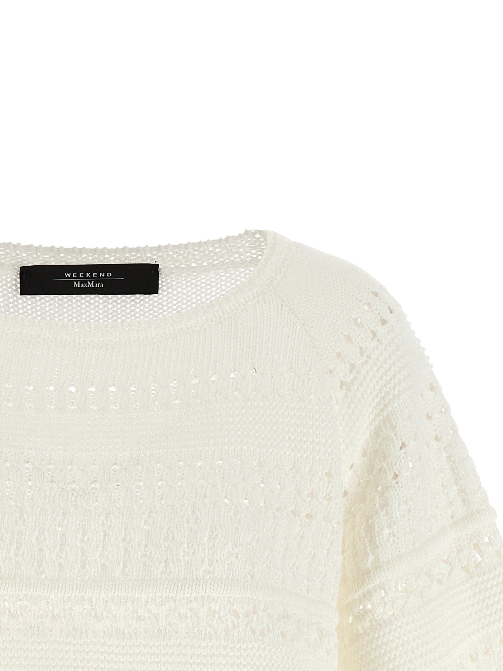Indulge in the artisanally crafted Max Mara White Cotton Cardigan, a luxurious staple from the Weekend Max Mara collection, perfect for elevating any ensemble.