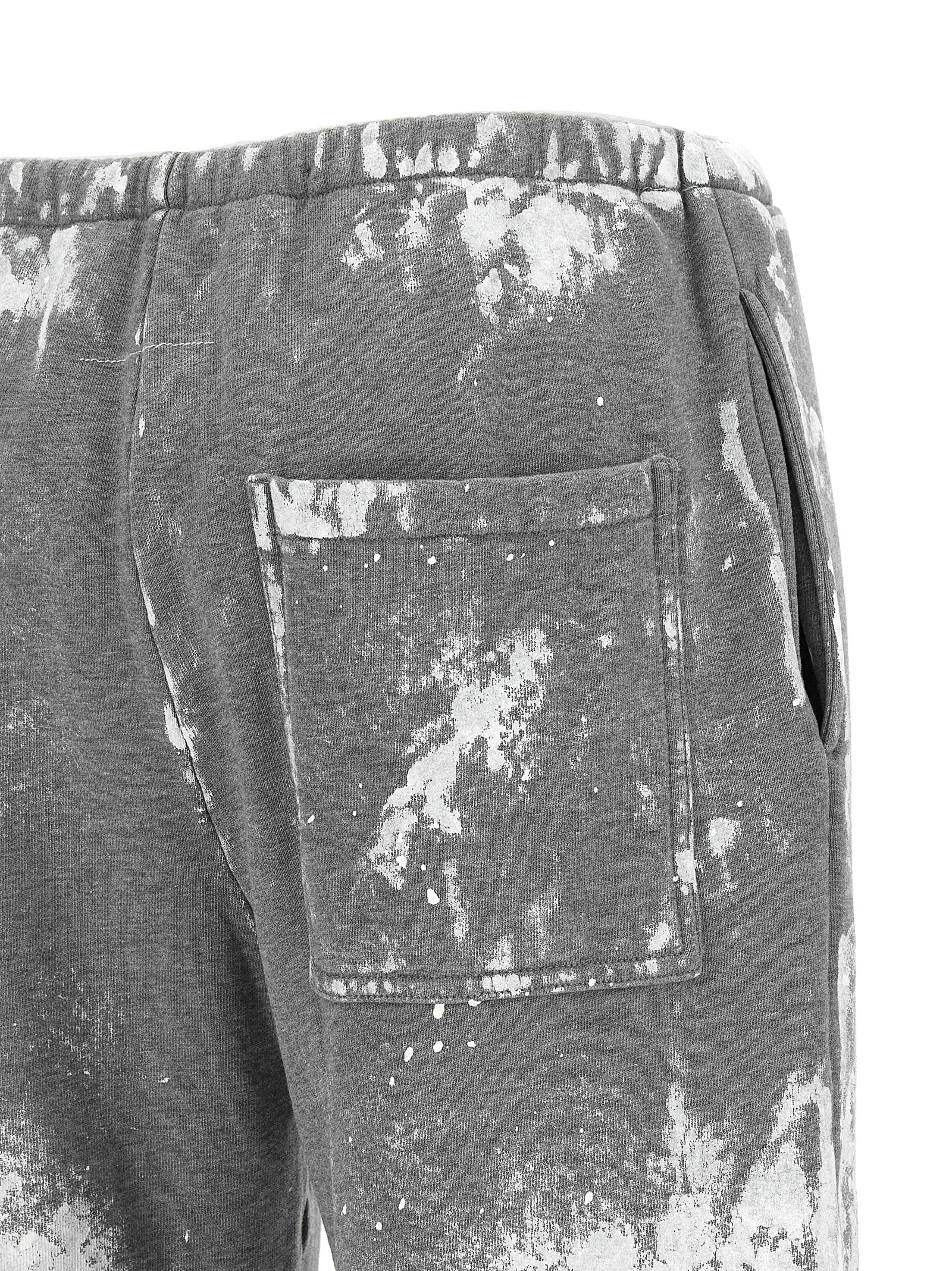 Elevate your wardrobe with MM6 Maison Margiela's gray cotton joggers, a blend of avant-garde artistry and luxurious comfort, perfect for the discerning individual.