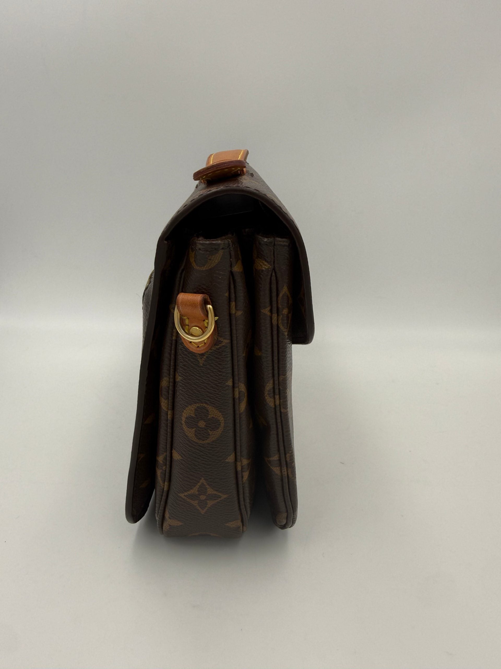 Louis Vuitton LOUIS VUITTON METIS Monogram Handbag