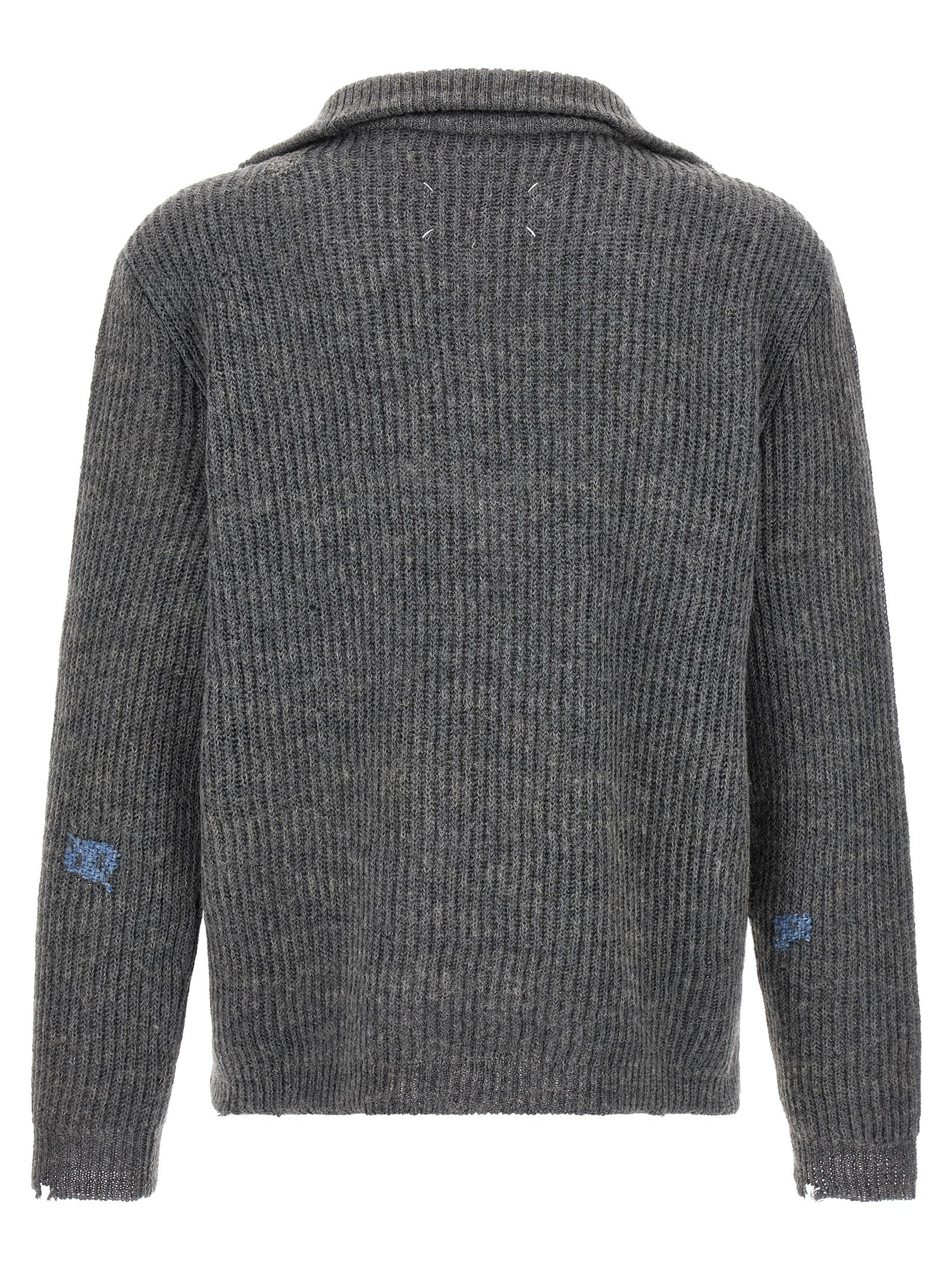 Elevate your wardrobe with the Maison Margiela Gray Linen Cardigan, a luxurious blend of linen and wool that embodies artisanal craftsmanship and timeless elegance.