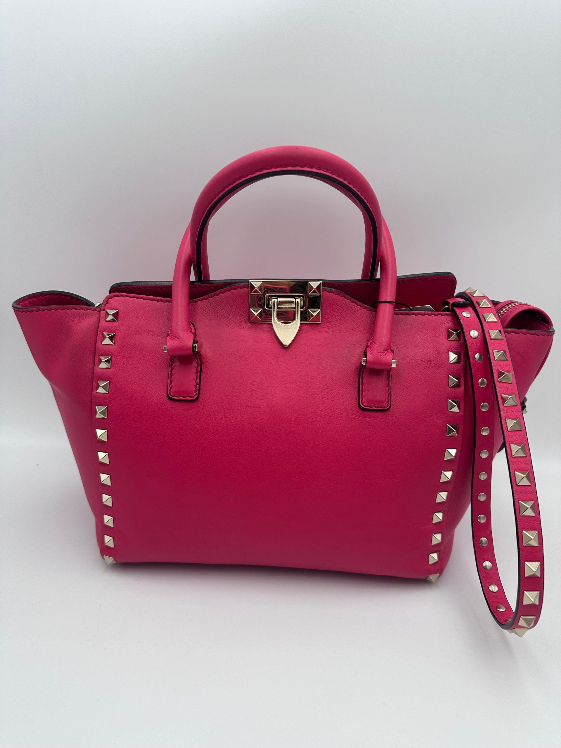 Valentino Garavani Rockstud Medium Pink Handbag - Timeless Elegance