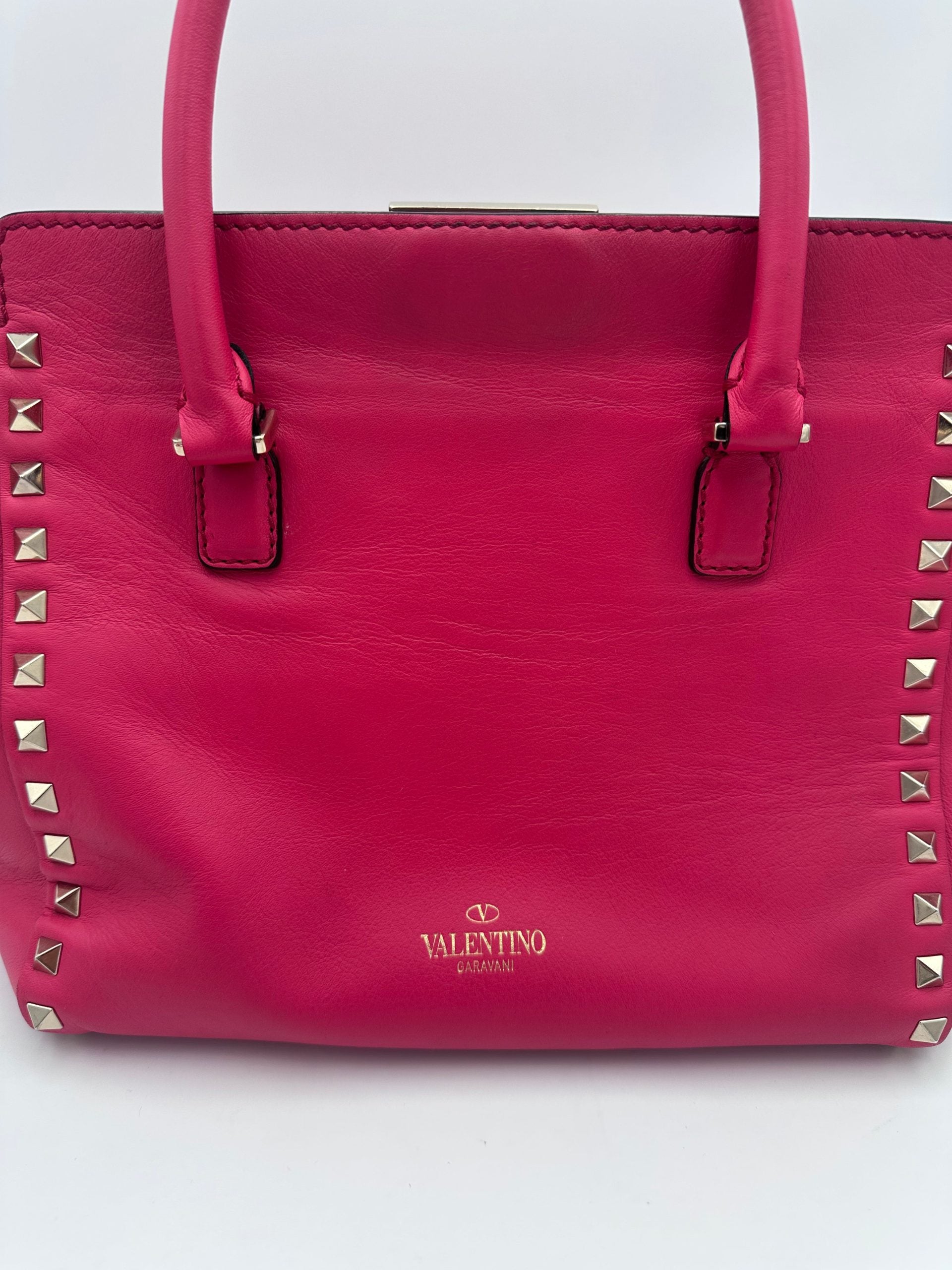 Valentino Garavani Rockstud Medium Pink Handbag - Luxurious Elegance