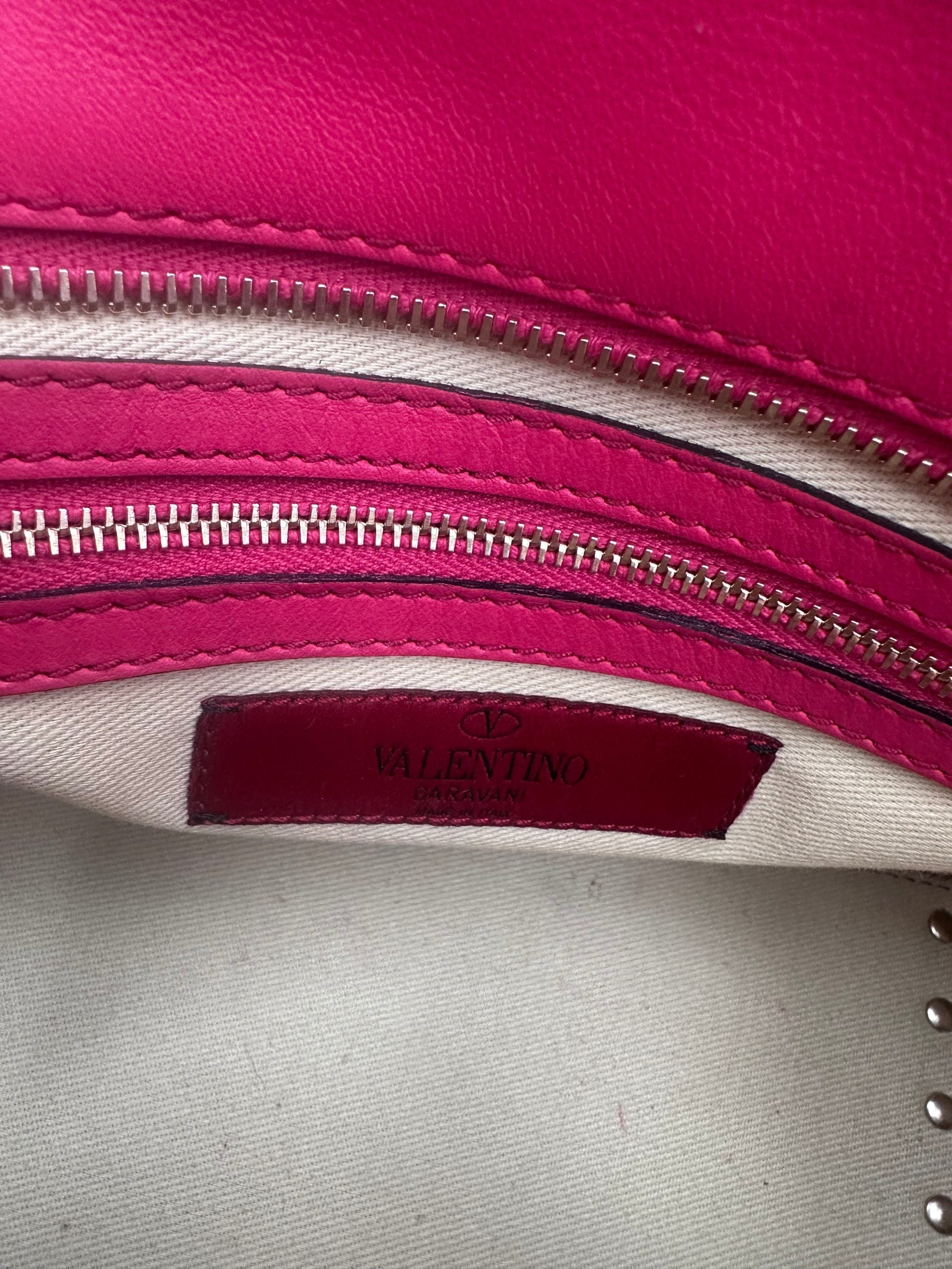 Valentino Garavani Rockstud Medium Pink Handbag - Luxurious Elegance