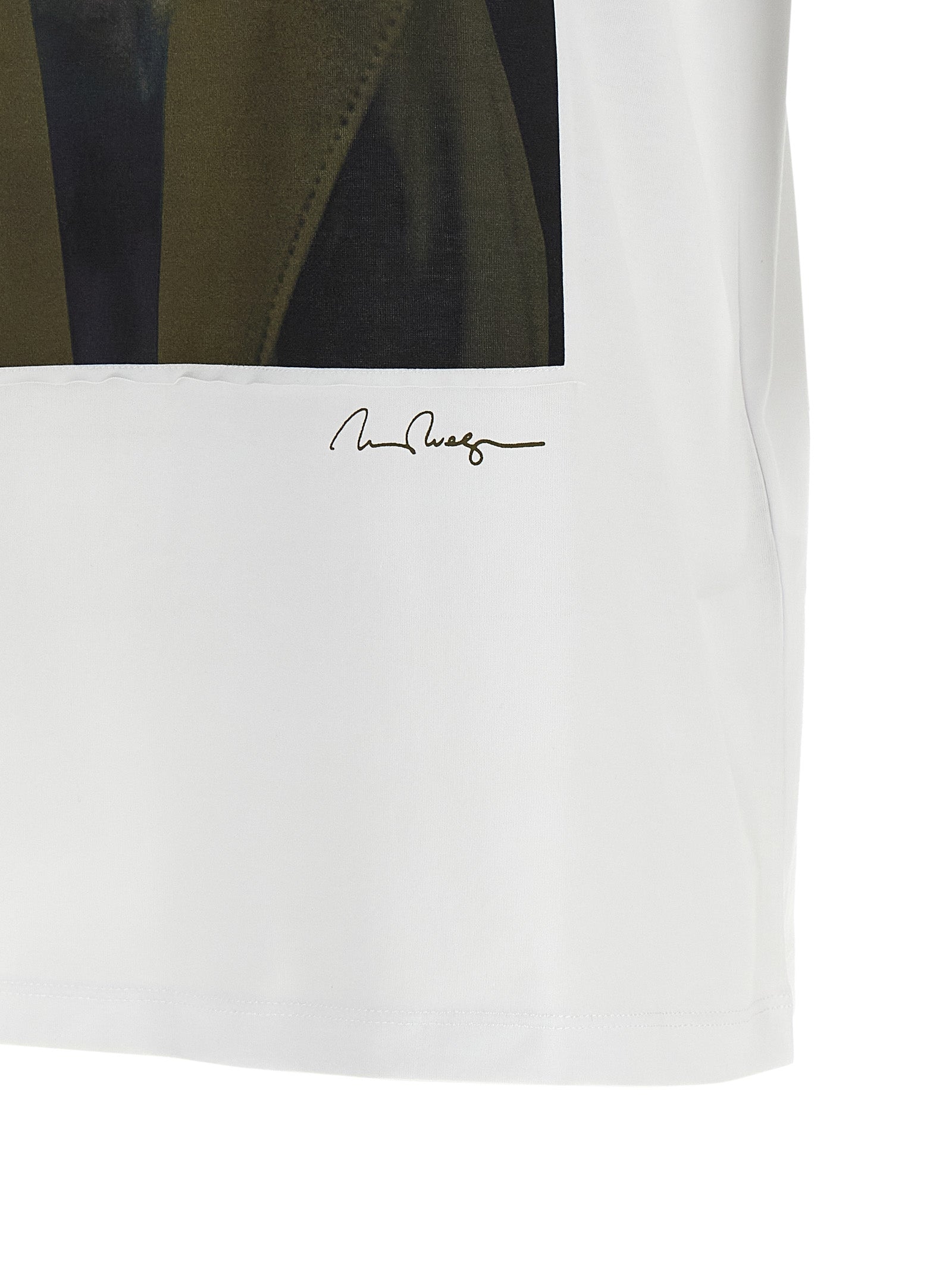 Elevate your wardrobe with the Max Mara White Cotton T-Shirt from the MxmCalca collection, where exquisite craftsmanship meets artistic elegance, embodying luxury and style.