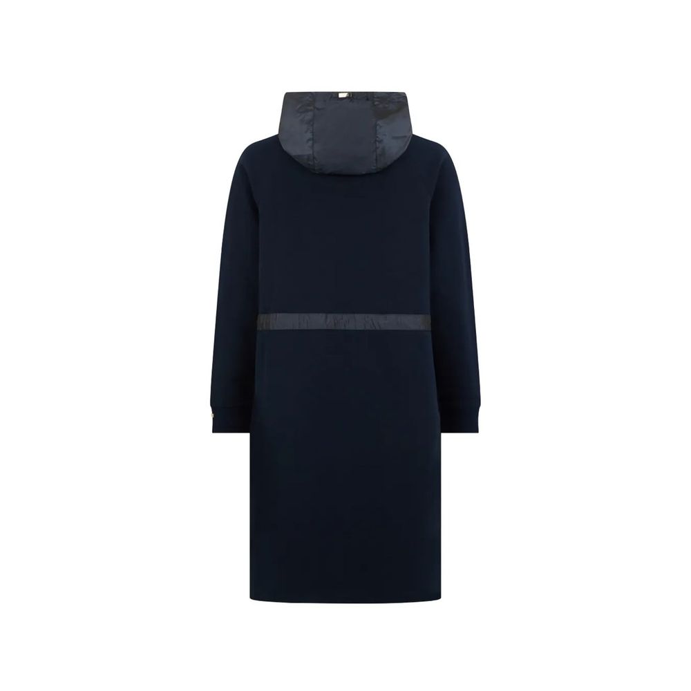 Elevate your wardrobe with the Herno Blue Cotton Coat, a masterpiece of Italian craftsmanship, blending luxury and functionality for the discerning individual.