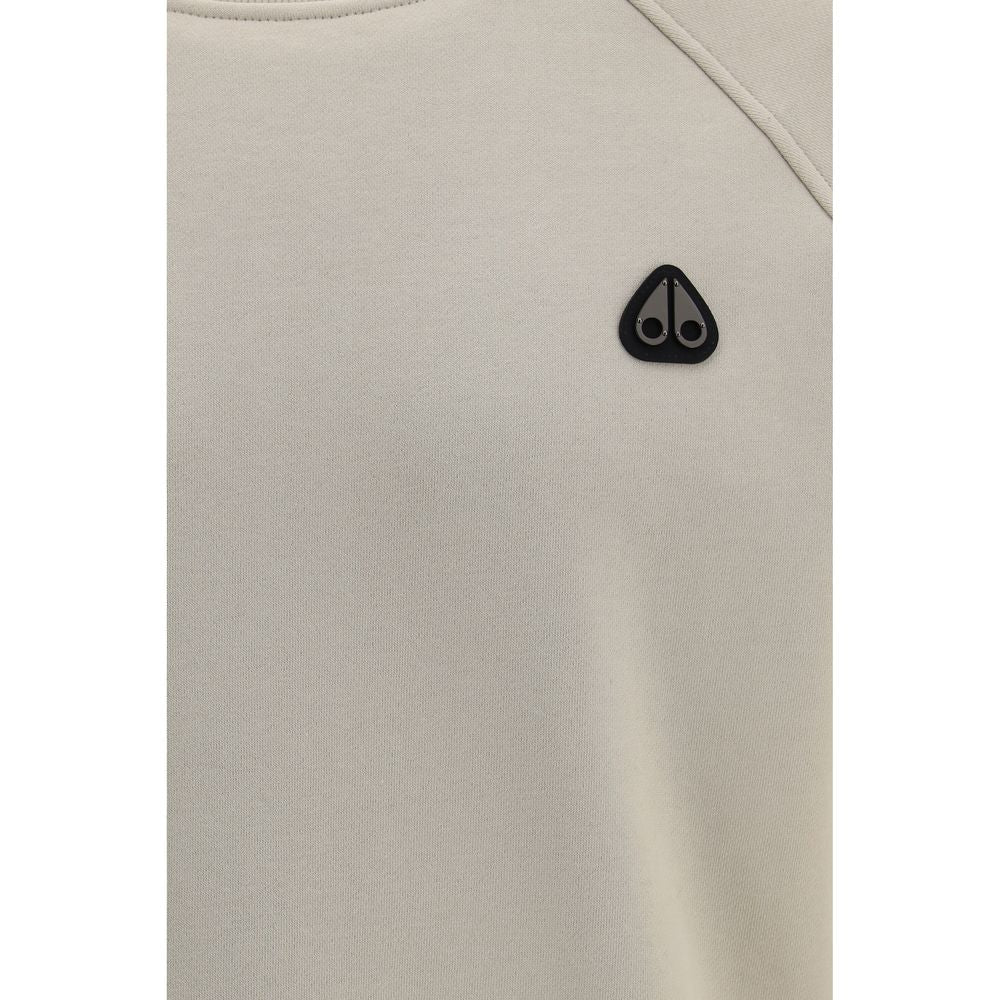 Elevate your wardrobe with the Moose Knuckles YUL crewneck sweatshirt, a blend of comfort and contemporary design, crafted from premium cotton and polyester for timeless sophistication.