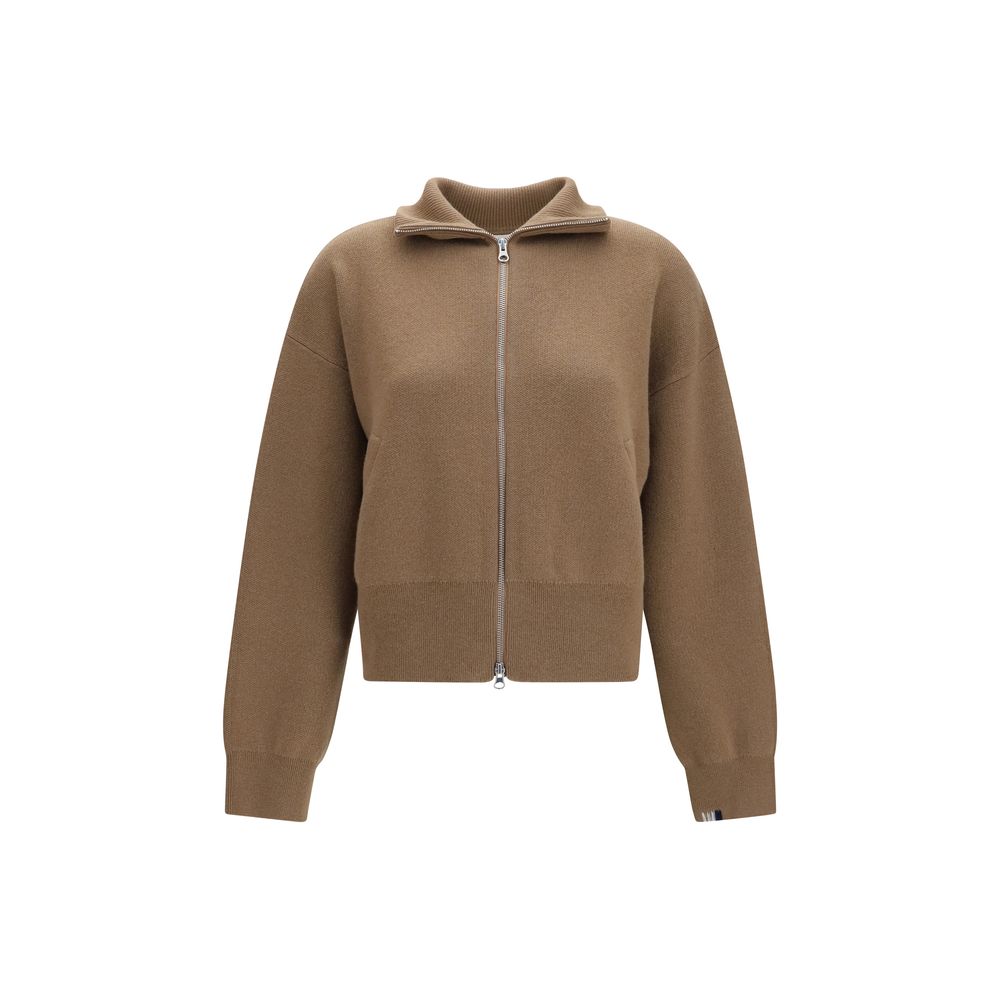 Indulge in the exquisite N°385 Xtra Cute cashmere sweatshirt by Extreme Cashmere, a timeless blend of luxury and comfort, perfect for any occasion.