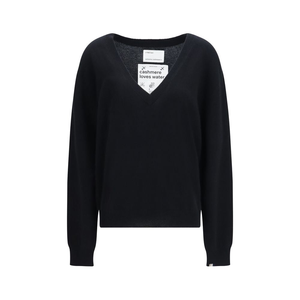 Indulge in the exquisite N°492 Ben cashmere Sweater by Extreme Cashmere, a timeless piece crafted from pure cashmere, perfect for a refined and versatile wardrobe.