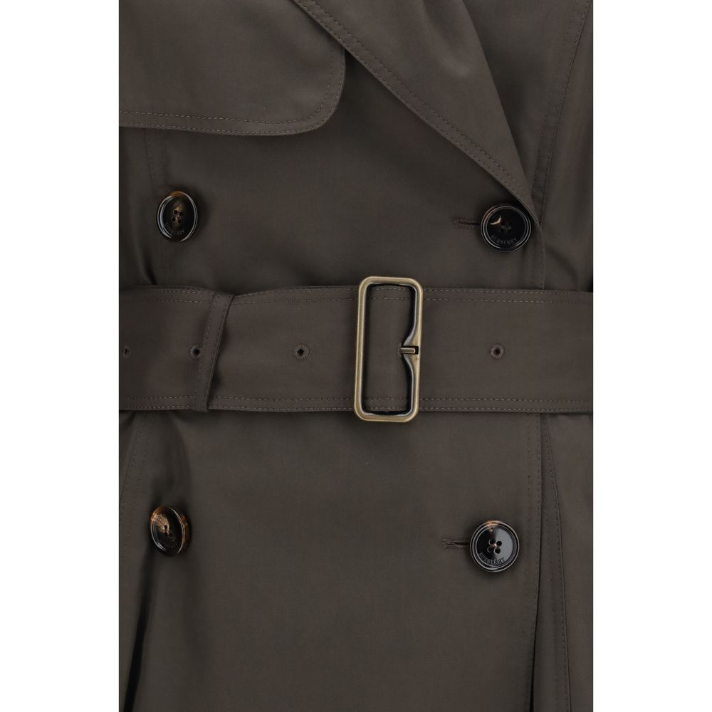 Discover the Burberry Bicolor Cotton Coat, a masterpiece of lightweight rain-resistant cotton gabardine, embodying sophistication and timeless elegance for the discerning individual.