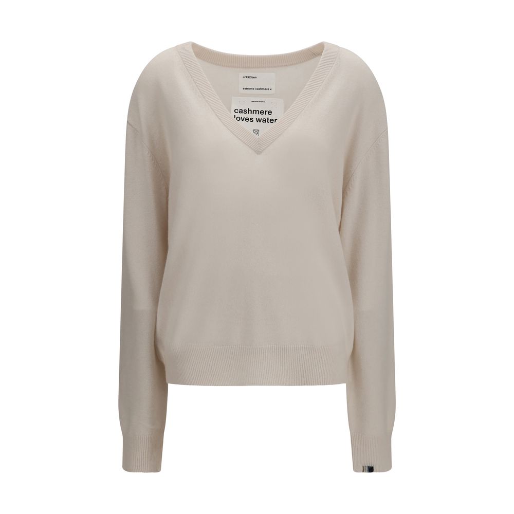 Indulge in the exquisite N°492 Ben cashmere Sweater by Extreme Cashmere, a minimalist masterpiece crafted from pure cashmere, perfect for elevating everyday elegance.