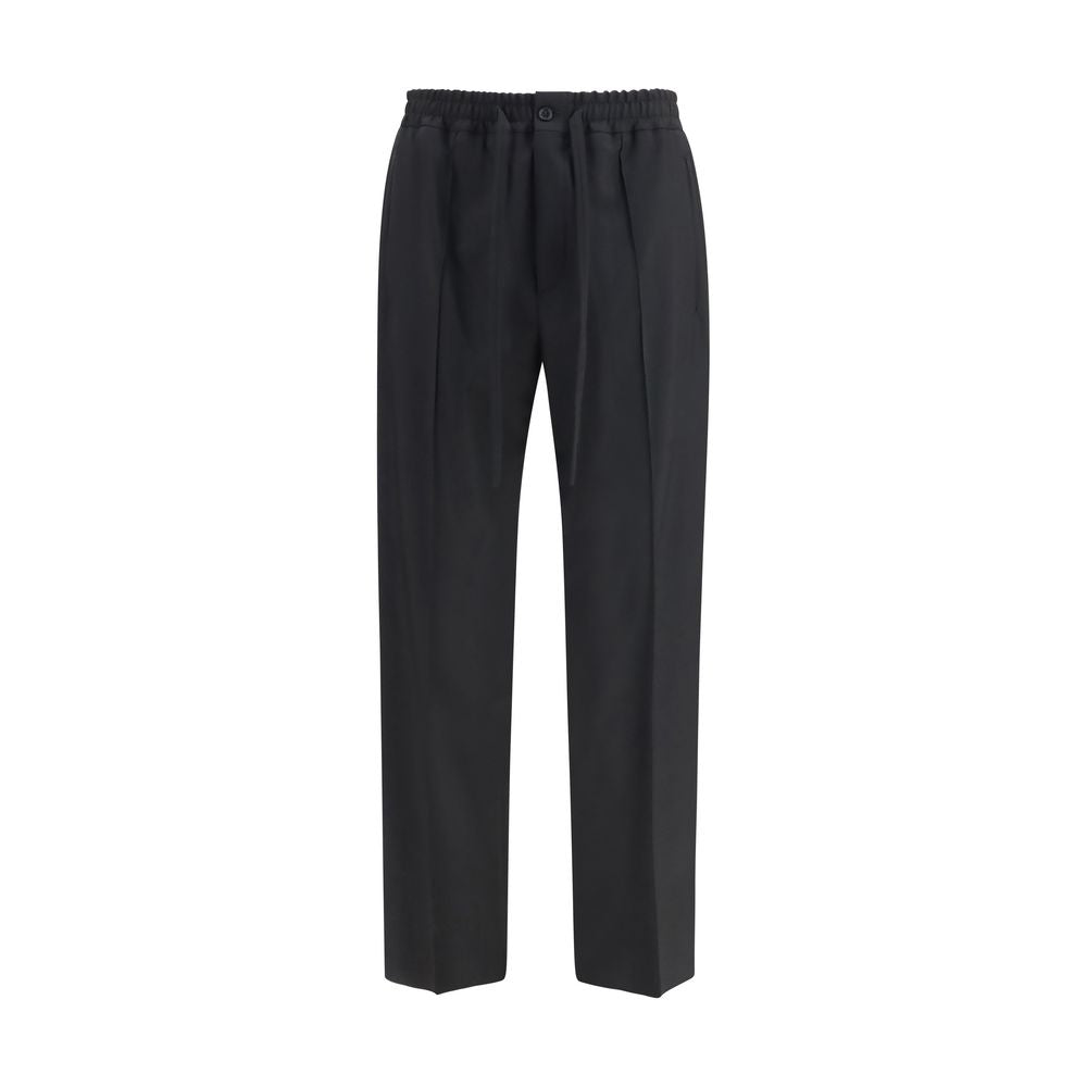 Discover the Valentino Garavani Black Cotton Chino Pants, a refined blend of luxury and versatility, crafted from premium cotton gabardine for an elevated aesthetic.