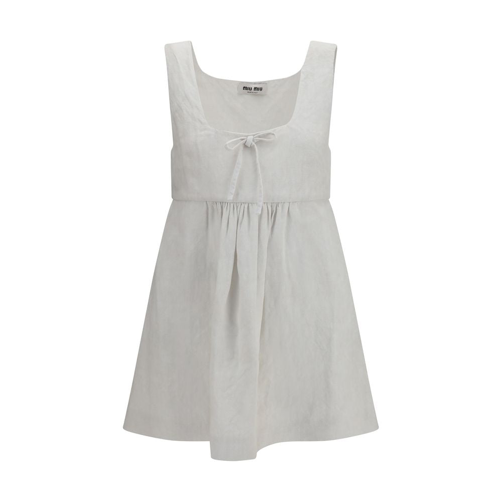Discover the Miu Miu White Linen Casual Dress, a masterpiece of exquisite craftsmanship and timeless elegance, perfect for those who embody sophistication and allure.