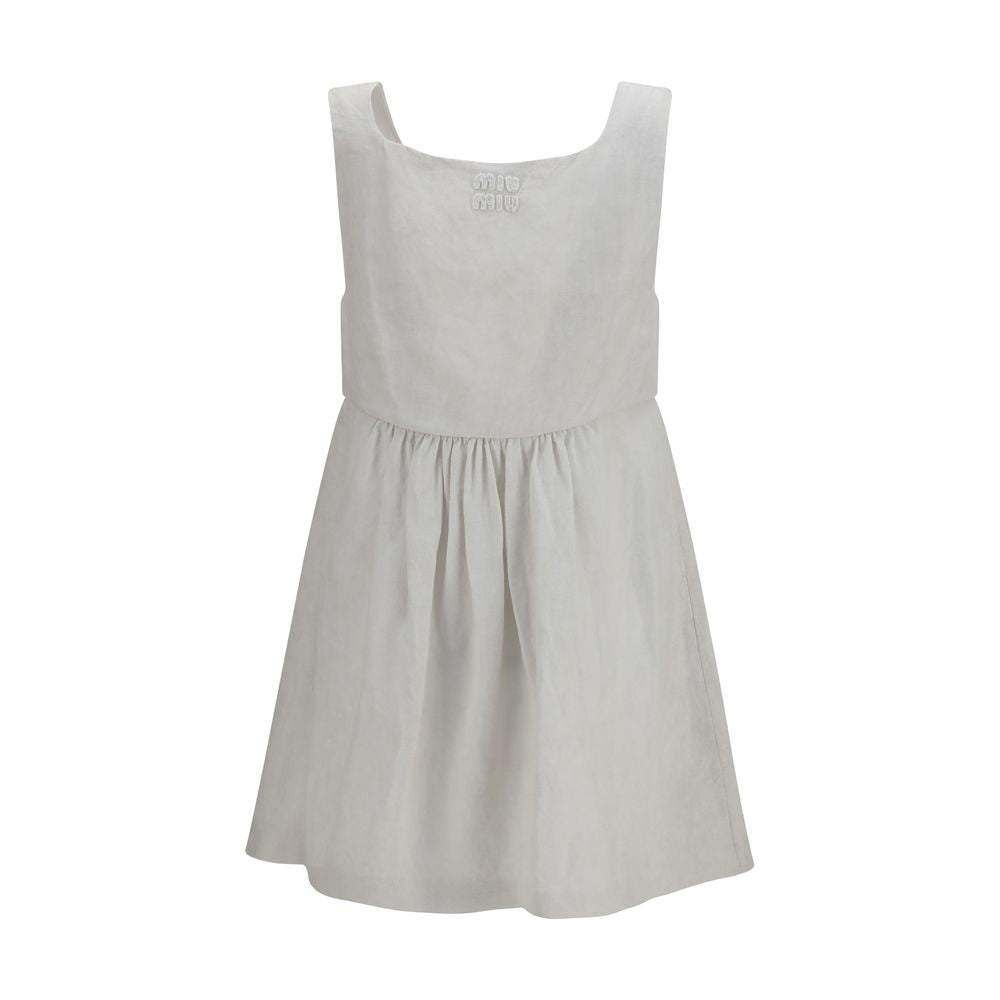 Discover the Miu Miu White Linen Casual Dress, a masterpiece of exquisite craftsmanship and timeless elegance, perfect for elevating your wardrobe with luxurious allure.