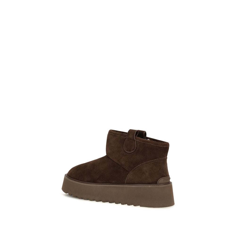 Discover the PINKO Brown Calf Leather Bos Taurus Flat Boots, a testament to exquisite craftsmanship and timeless elegance, perfect for the discerning individual.