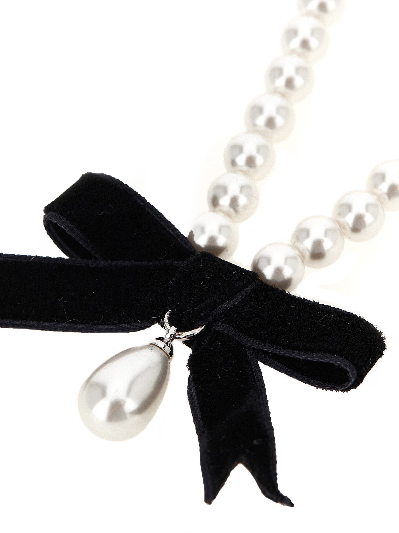 Indulge in the elegance of the Self-Portrait Bicolor Brass Necklace, where luminous pearls and a velvet bow unite in a masterpiece of refined craftsmanship and timeless allure.
