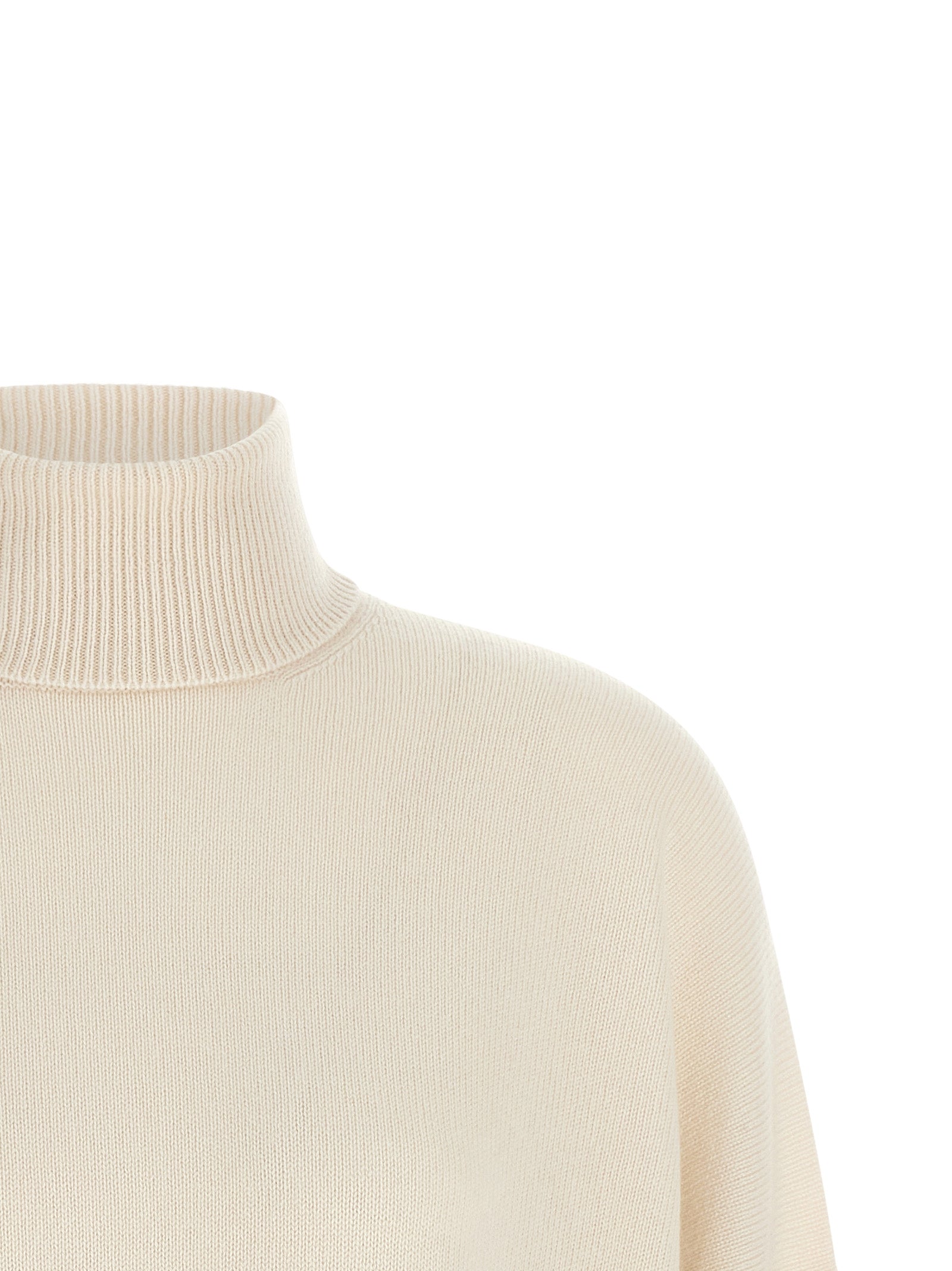 Indulge in the elegance of the Brunello Cucinelli White Cashmere Cardigan, a masterpiece of Italian craftsmanship that redefines luxury and sophistication.