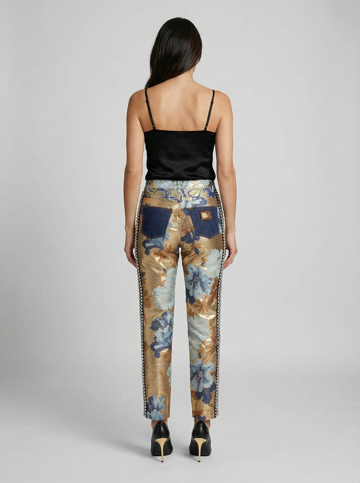 Elevate your style with Dolce & Gabbana's Blue Cotton Straight-Leg Jeans, a luxurious blend of exquisite materials that embodies Italian craftsmanship and timeless elegance.